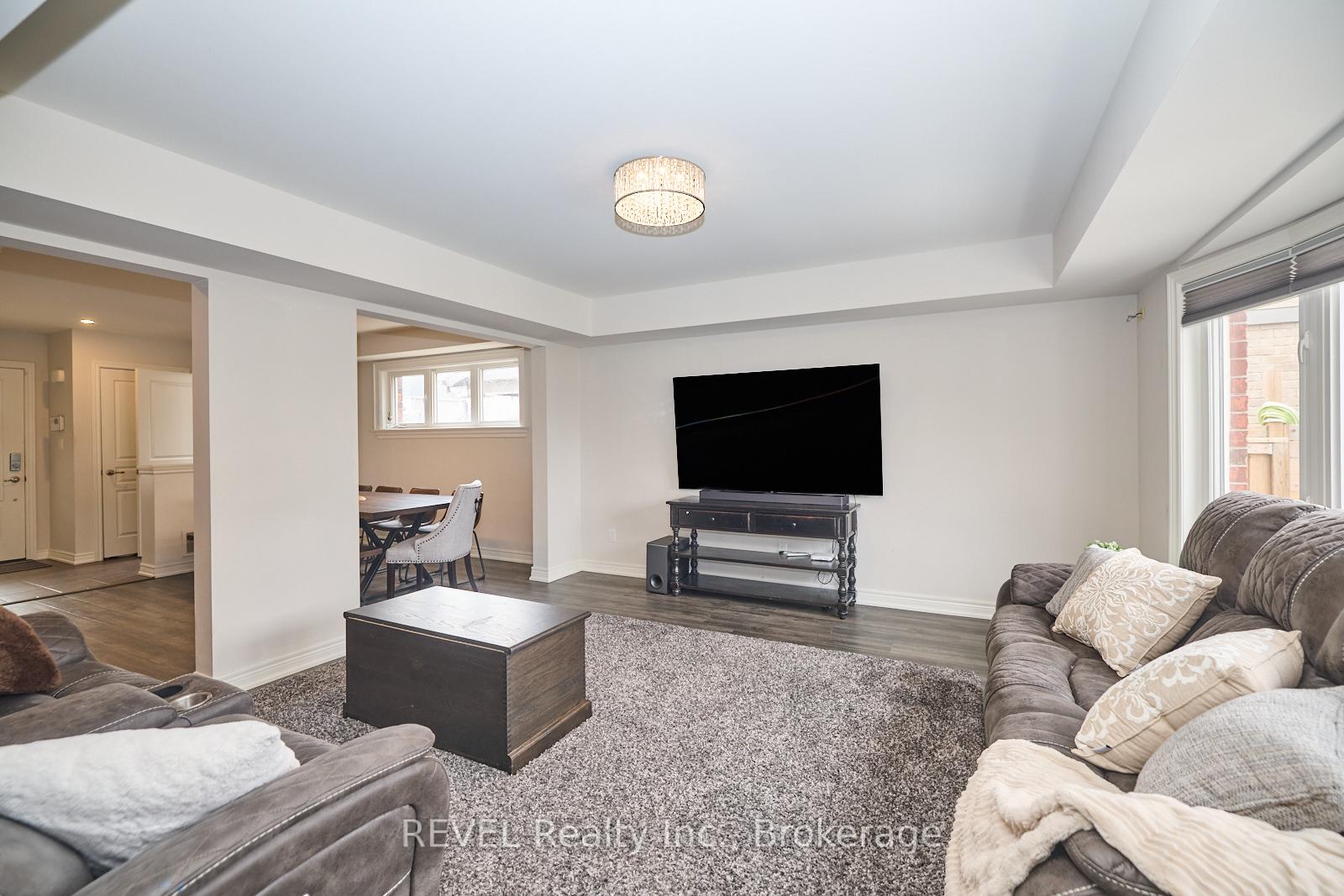 Photo 15 of 35 Spruce Crescent, Welland, Coyle Creek — HOMEH