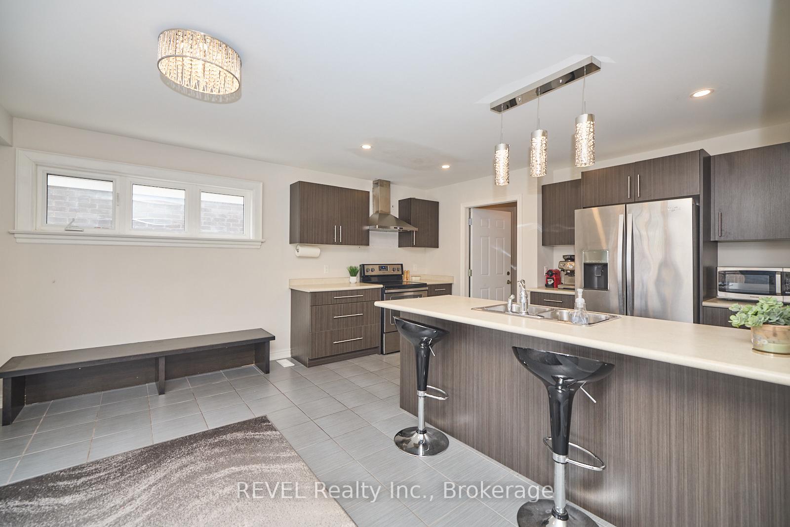 Photo 17 of 35 Spruce Crescent, Welland, Coyle Creek — HOMEH