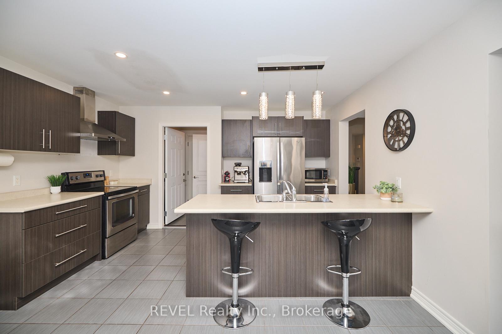 Photo 18 of 35 Spruce Crescent, Welland, Coyle Creek — HOMEH
