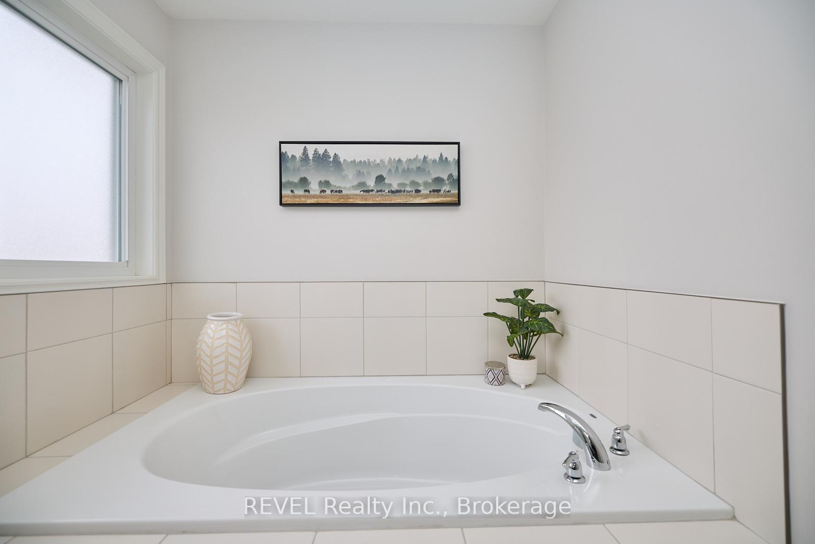 Photo 28 of 35 Spruce Crescent, Welland, Coyle Creek — HOMEH