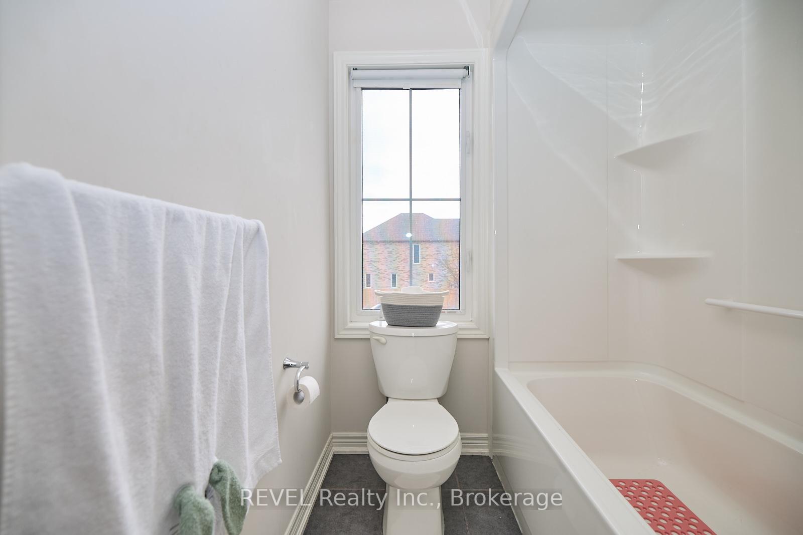 Photo 33 of 35 Spruce Crescent, Welland, Coyle Creek — HOMEH