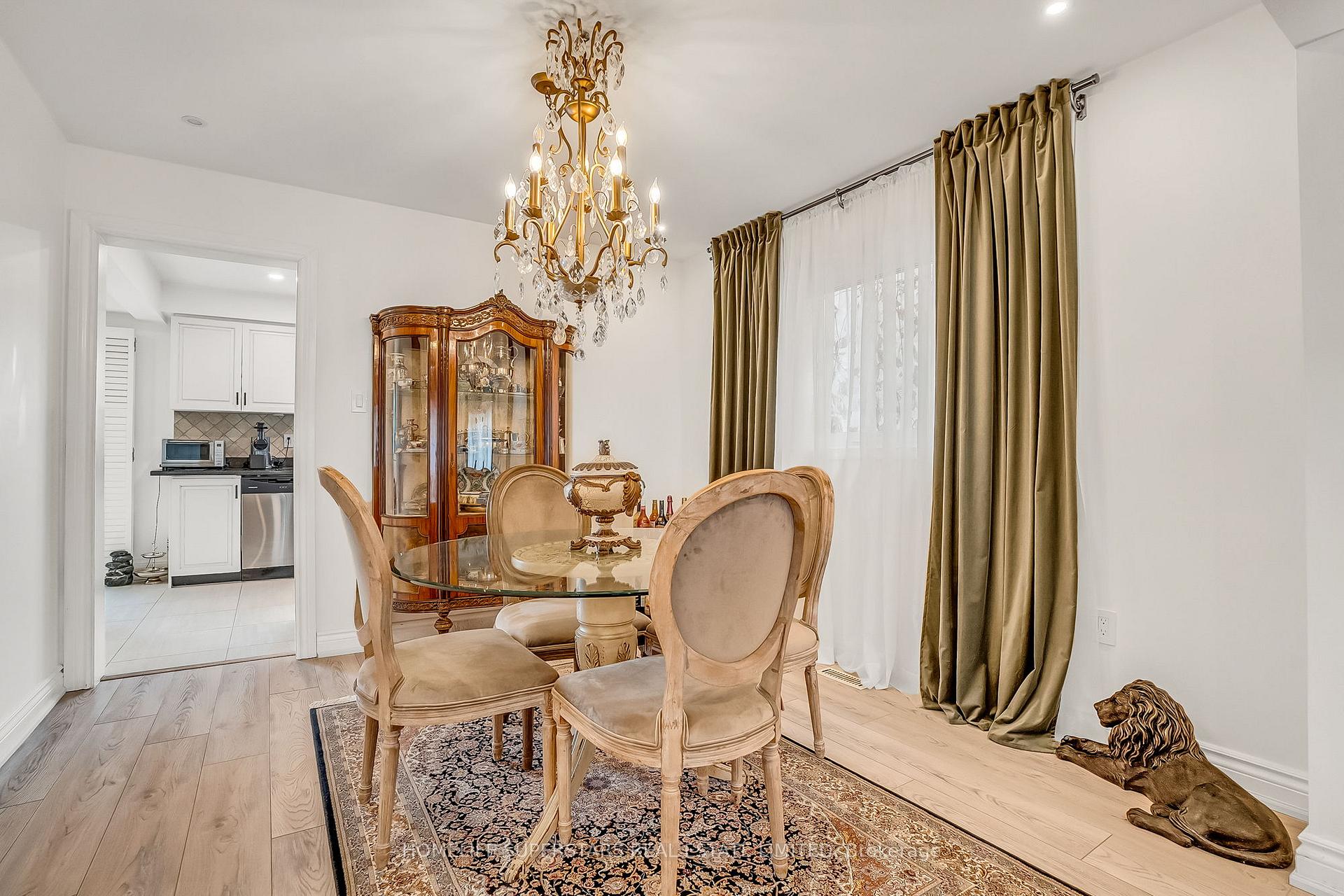 Photo 5 of 38 Baycroft Lane, Aurora, Aurora Heights — HOMEH