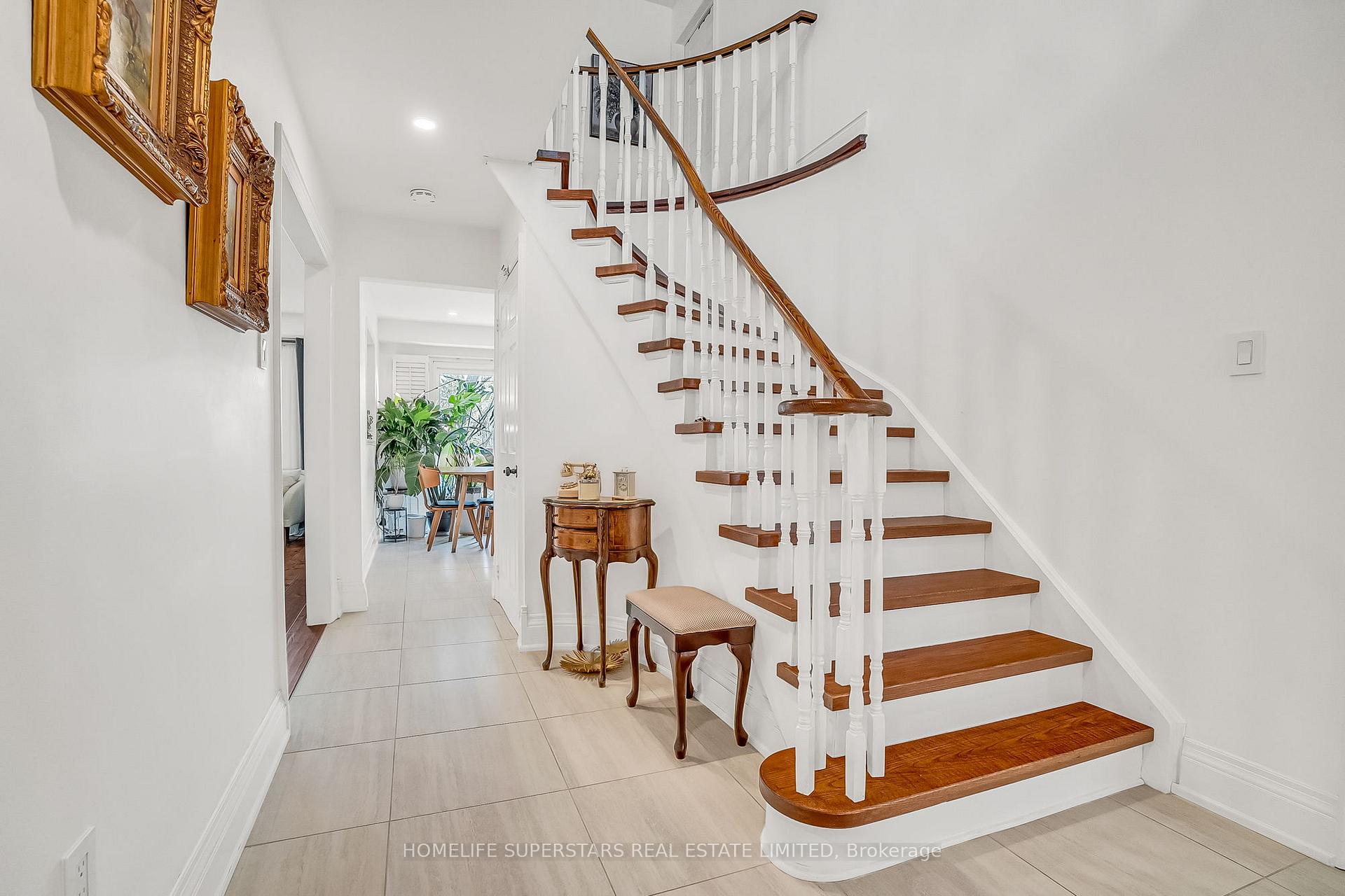Photo 7 of 38 Baycroft Lane, Aurora, Aurora Heights — HOMEH