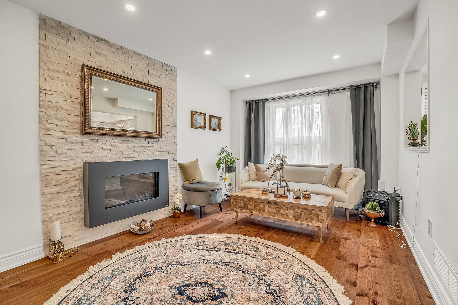 Photo 8 of 38 Baycroft Lane, Aurora, Aurora Heights — HOMEH