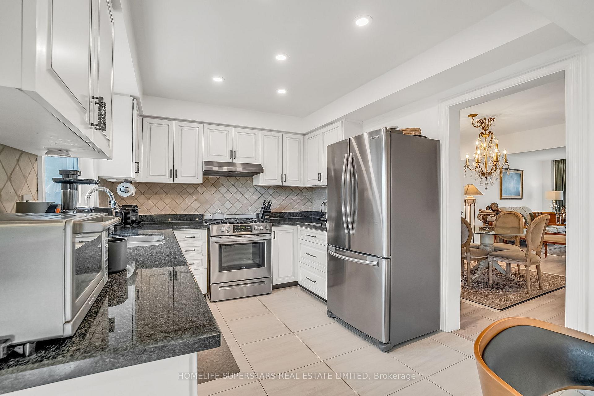 Photo 13 of 38 Baycroft Lane, Aurora, Aurora Heights — HOMEH
