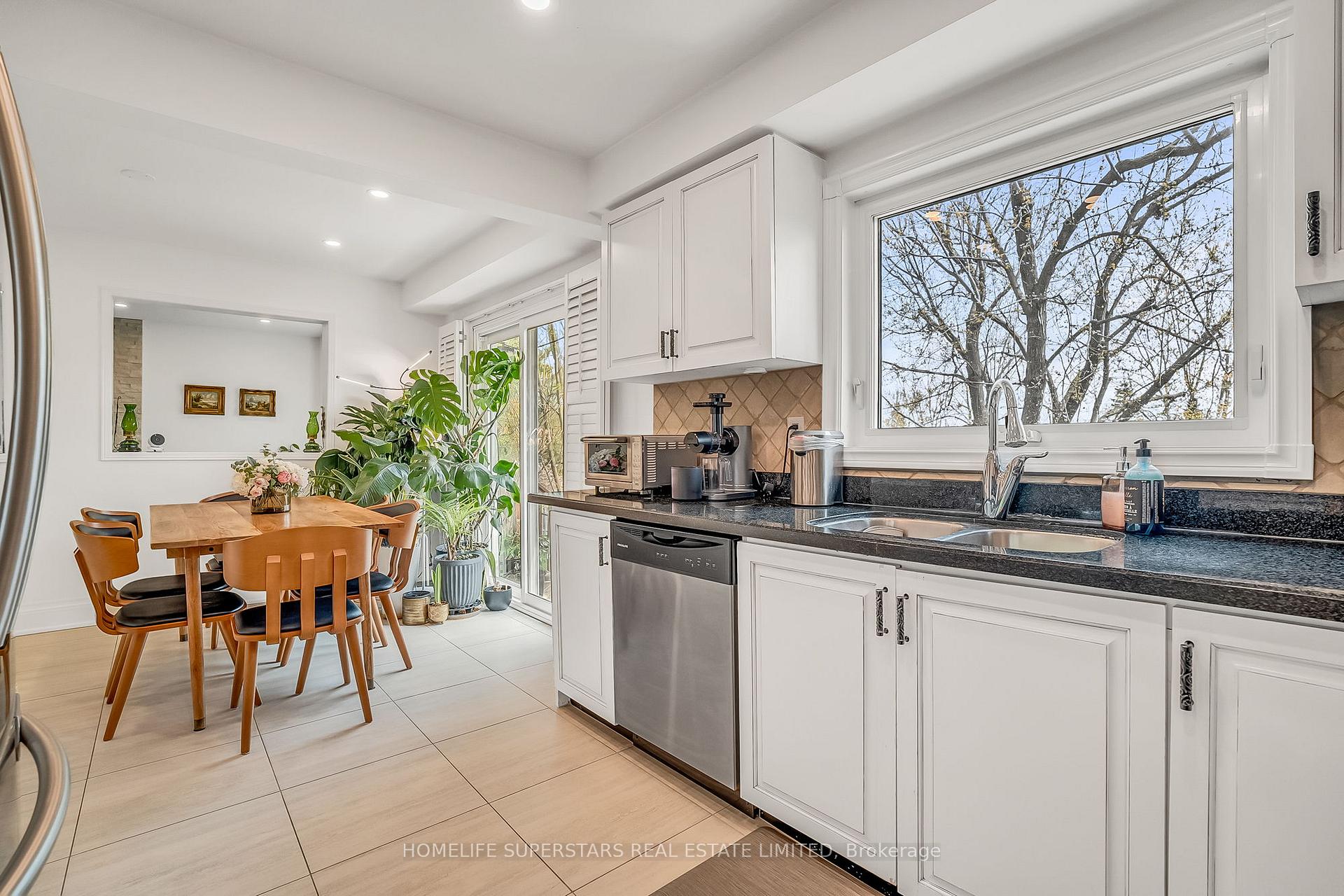 Photo 15 of 38 Baycroft Lane, Aurora, Aurora Heights — HOMEH