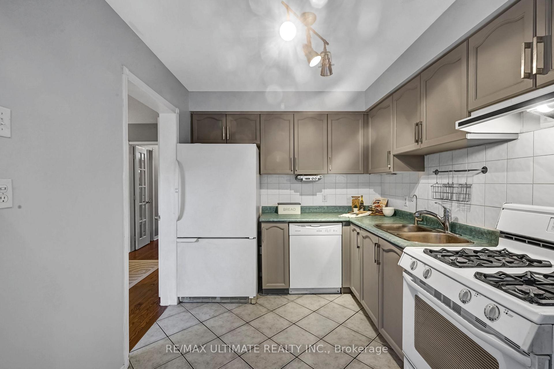 Photo 14 of 55 Breakwater Drive, Whitby, Port Whitby — HOMEH