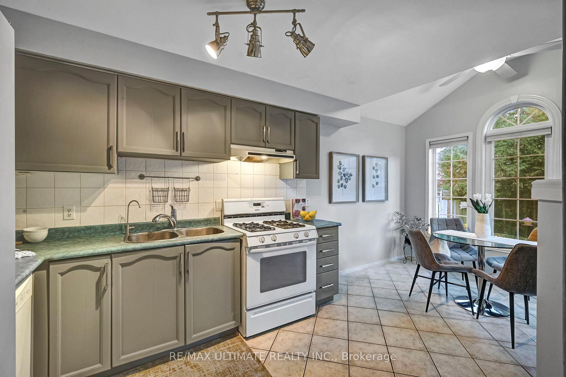 Photo 36 of 55 Breakwater Drive, Whitby, Port Whitby — HOMEH