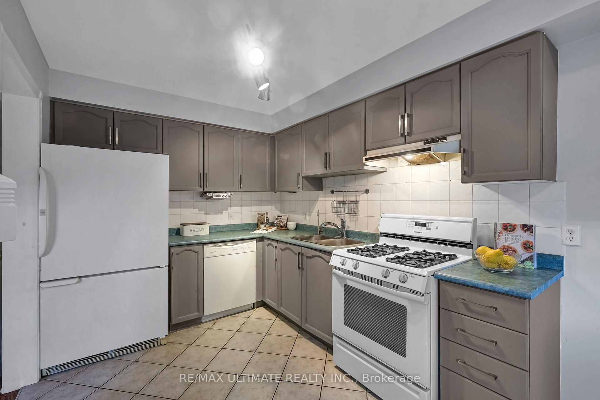 Photo 38 of 55 Breakwater Drive, Whitby, Port Whitby — HOMEH