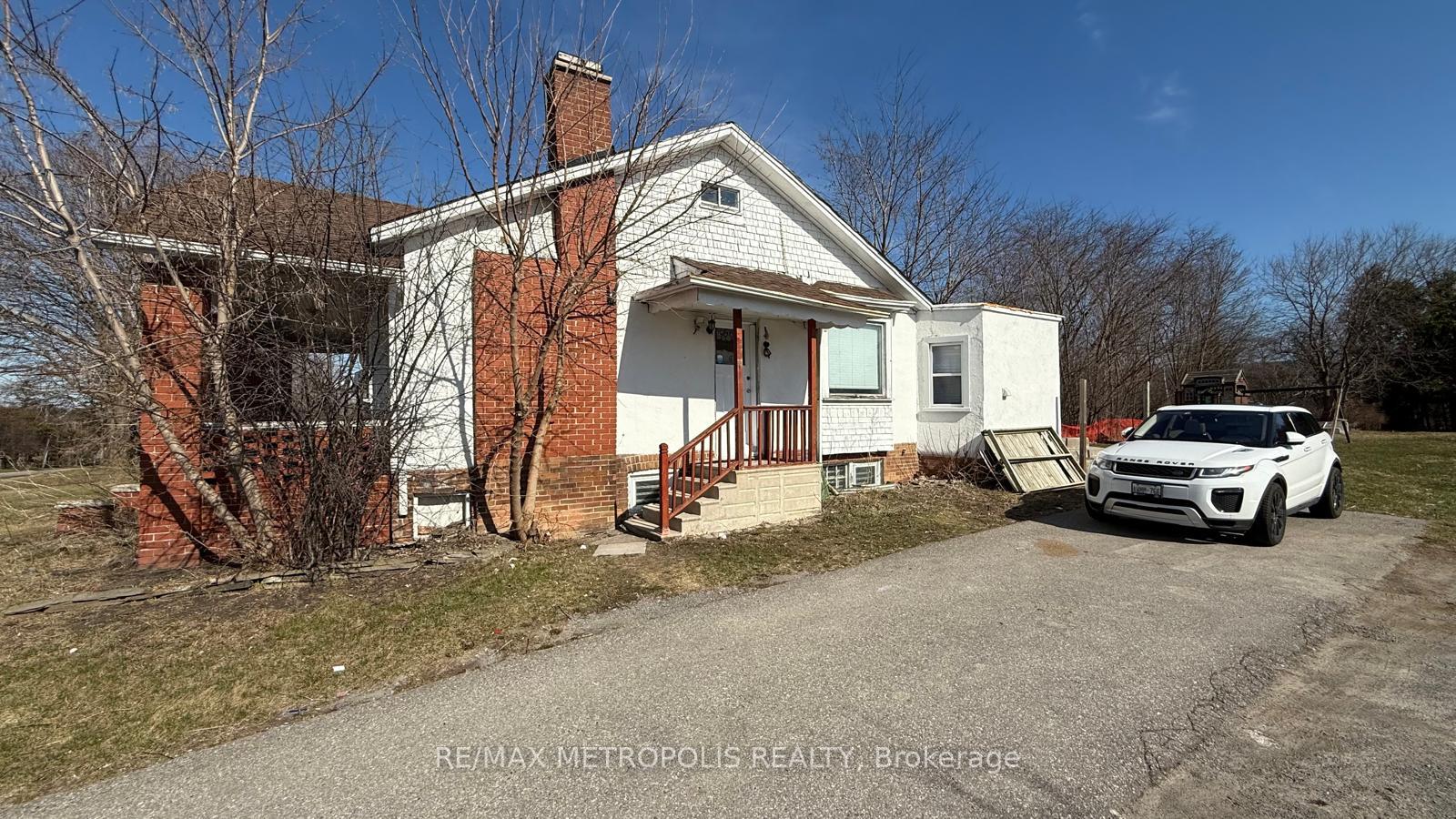 Photo 2 of 1917 Dundas Street E, Whitby, Blue Grass Meadows — HOMEH