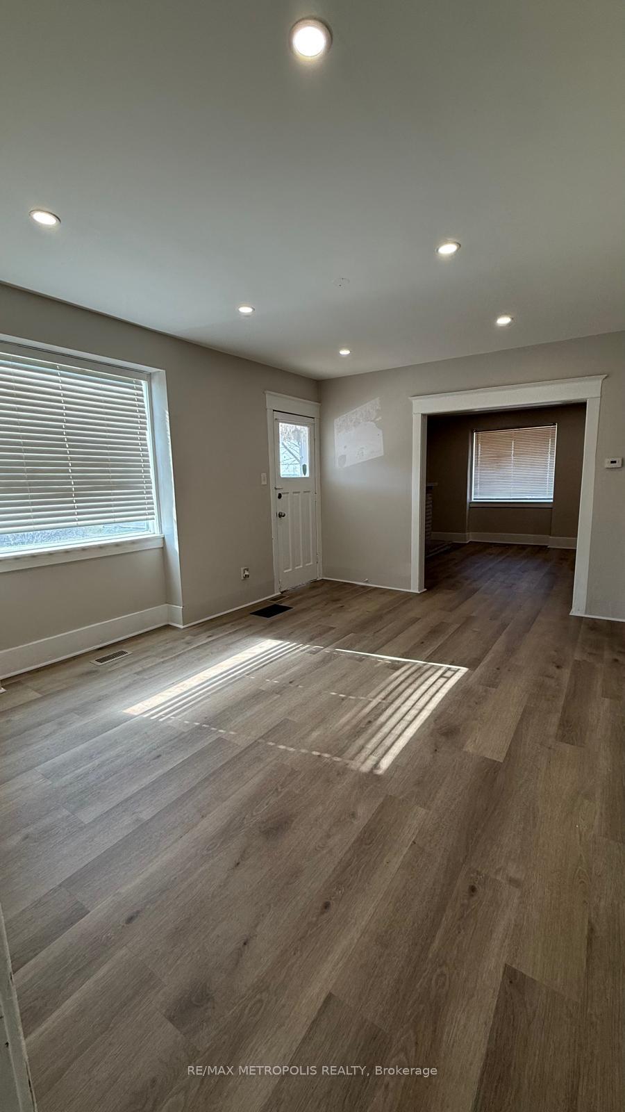 Photo 7 of 1917 Dundas Street E, Whitby, Blue Grass Meadows — HOMEH