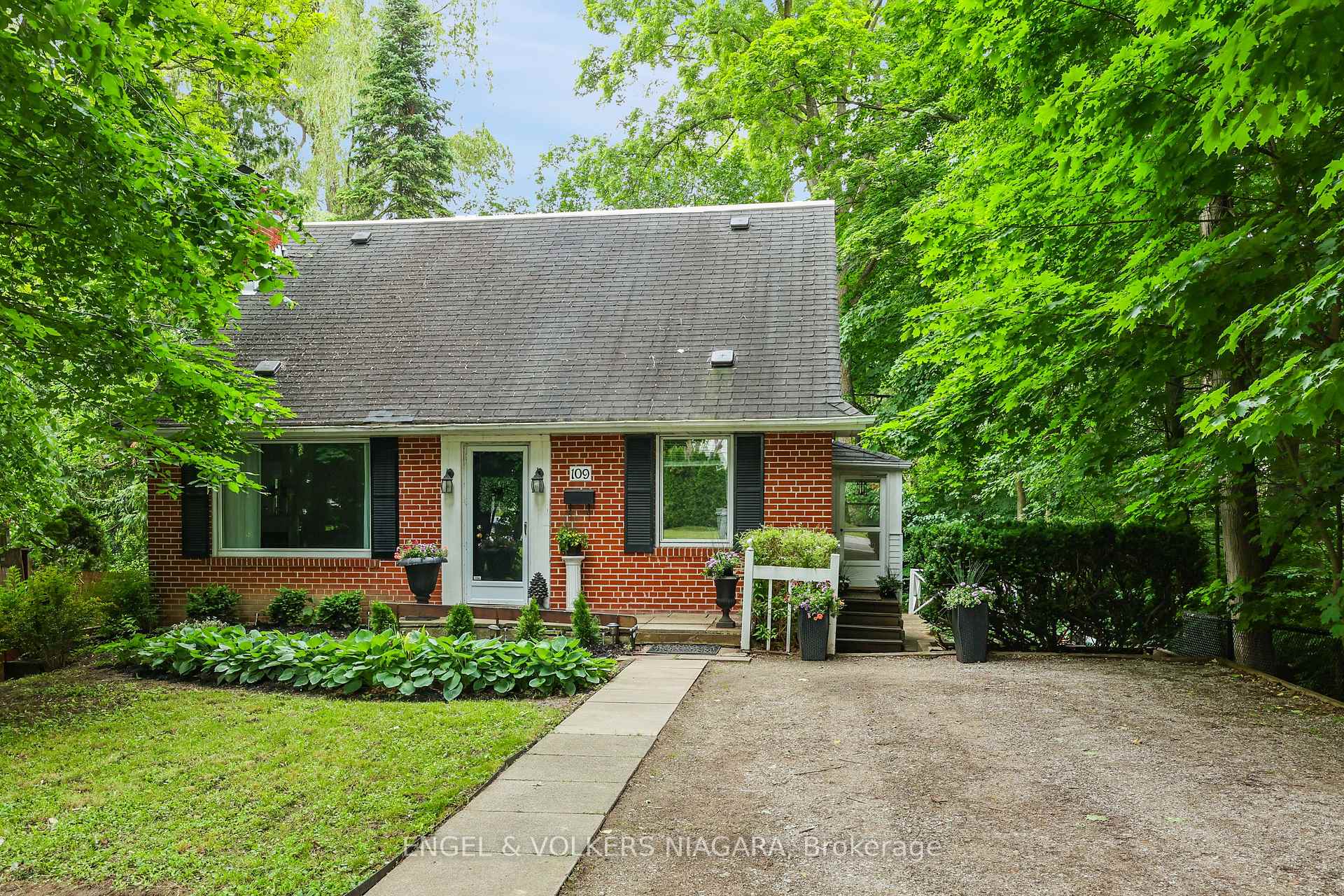 Photo 1 of 109 Centre Street, Vaughan, Crestwood-Springfarm-Yorkhill — HOMEH
