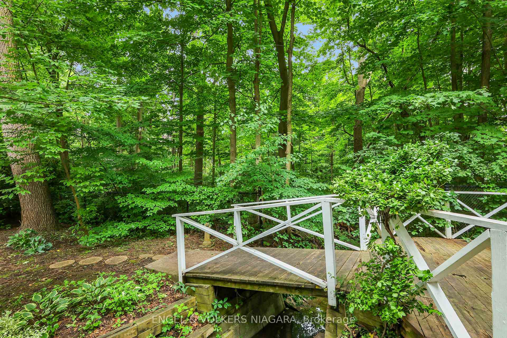 Photo 3 of 109 Centre Street, Vaughan, Crestwood-Springfarm-Yorkhill — HOMEH
