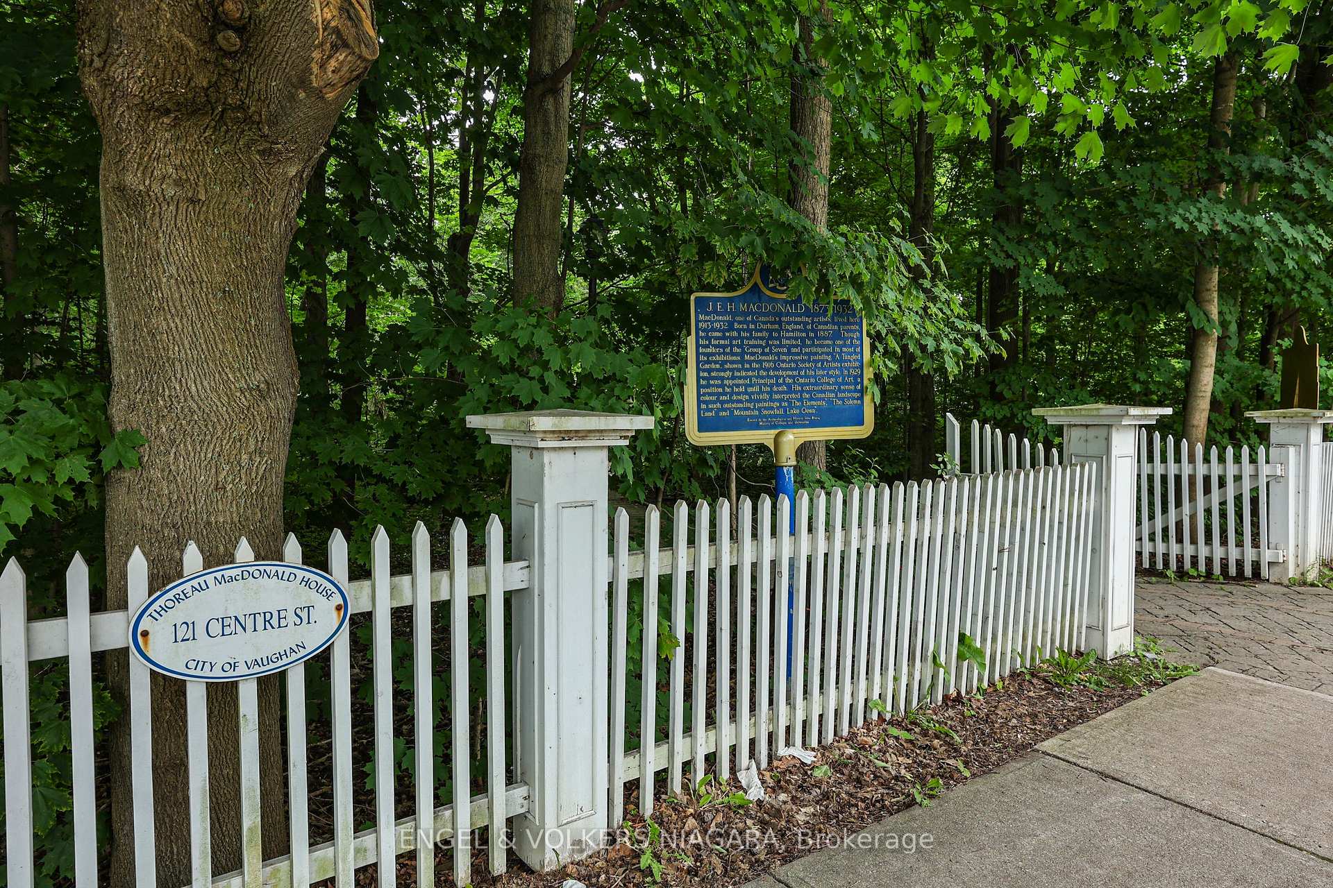 Photo 6 of 109 Centre Street, Vaughan, Crestwood-Springfarm-Yorkhill — HOMEH