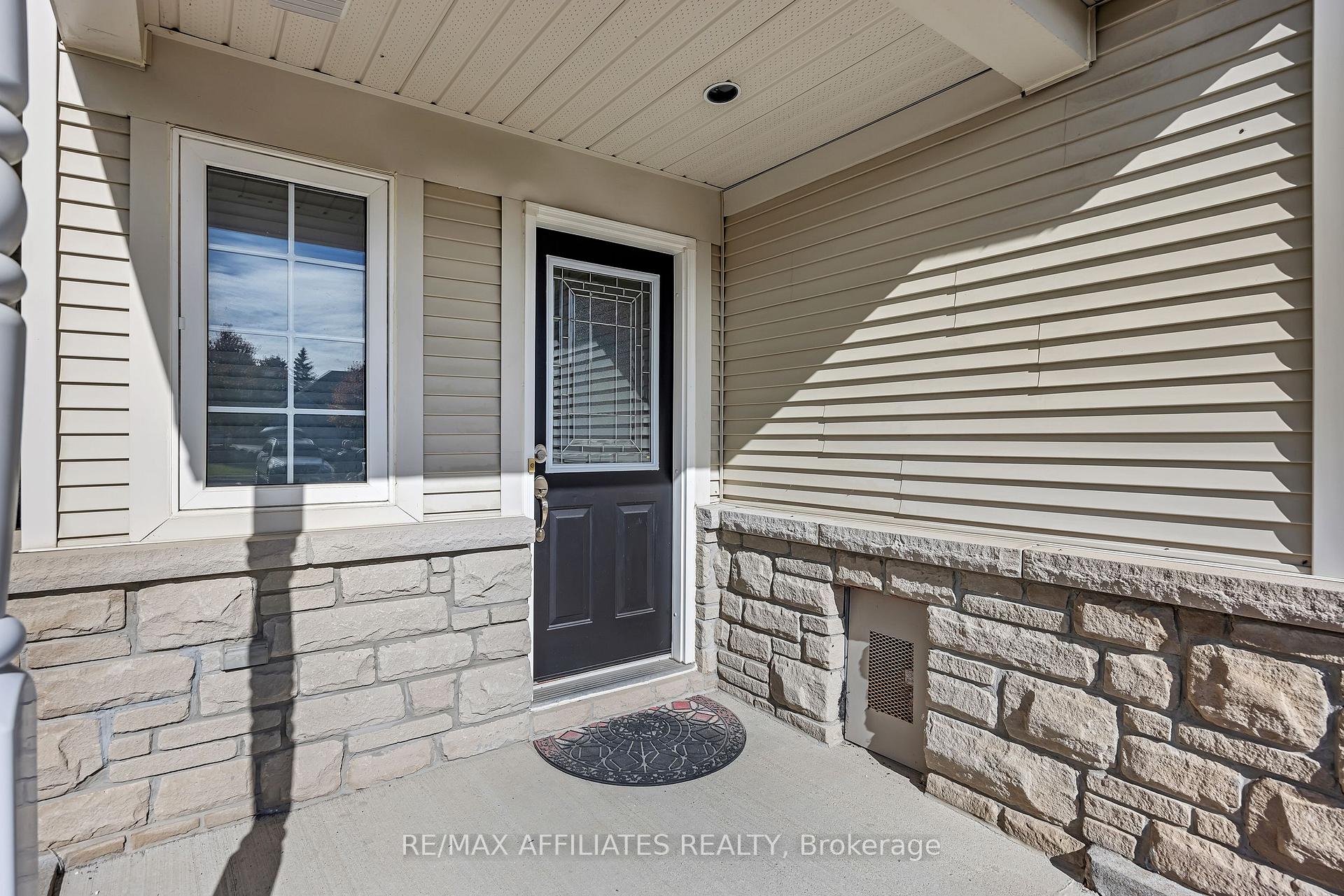 Photo 2 of 17 Kirkstone Private, Ottawa, Barrhaven - Stonebridge — HOMEH