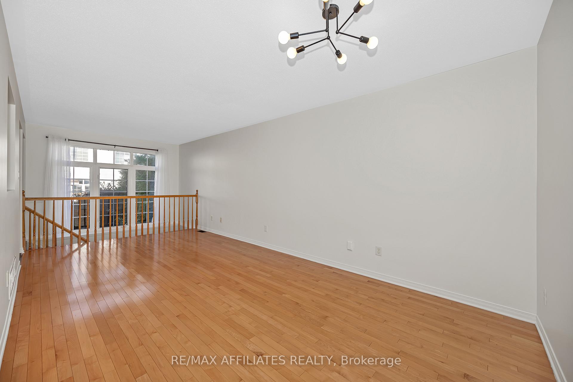 Photo 8 of 17 Kirkstone Private, Ottawa, Barrhaven - Stonebridge — HOMEH