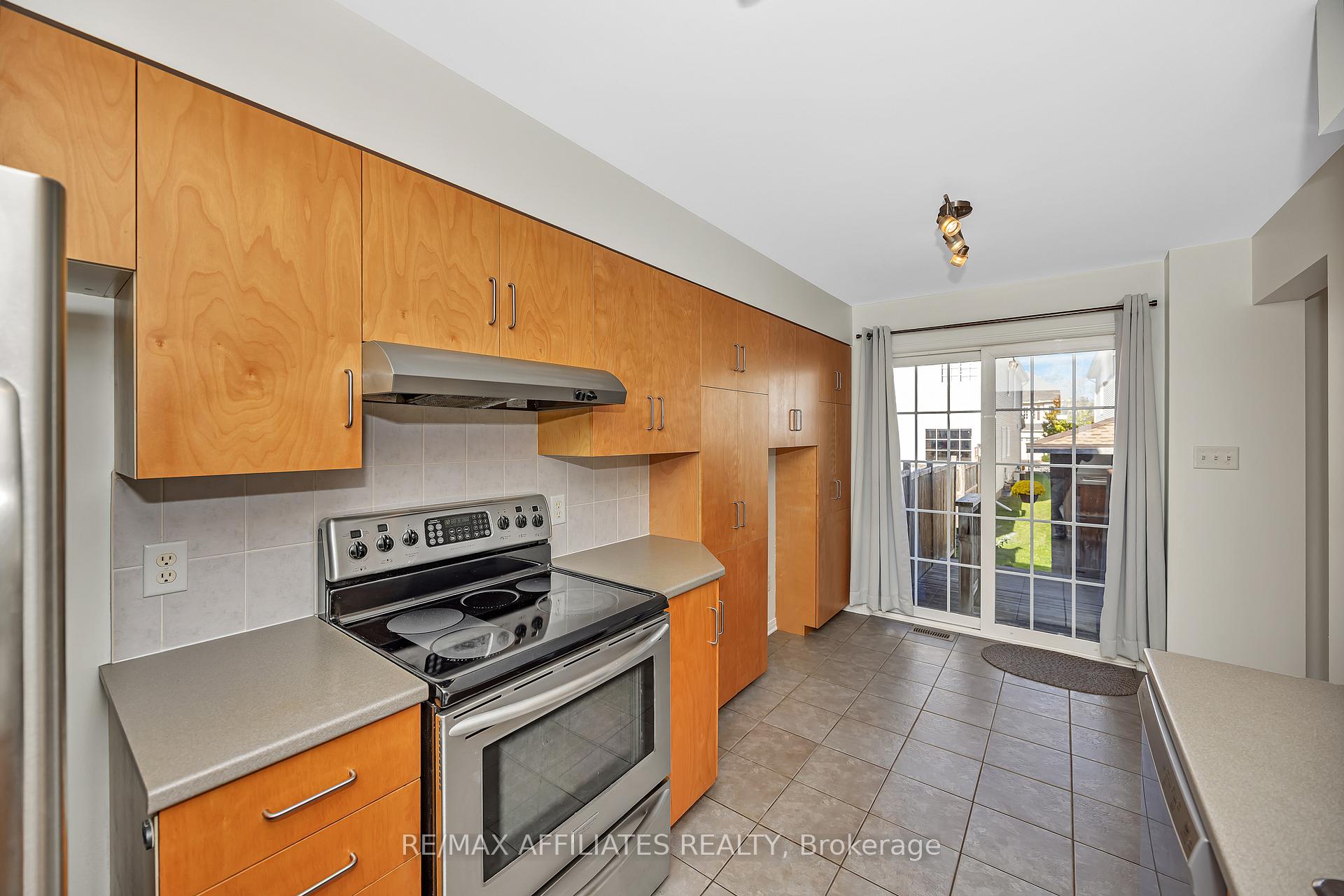 Photo 31 of 17 Kirkstone Private, Ottawa, Barrhaven - Stonebridge — HOMEH