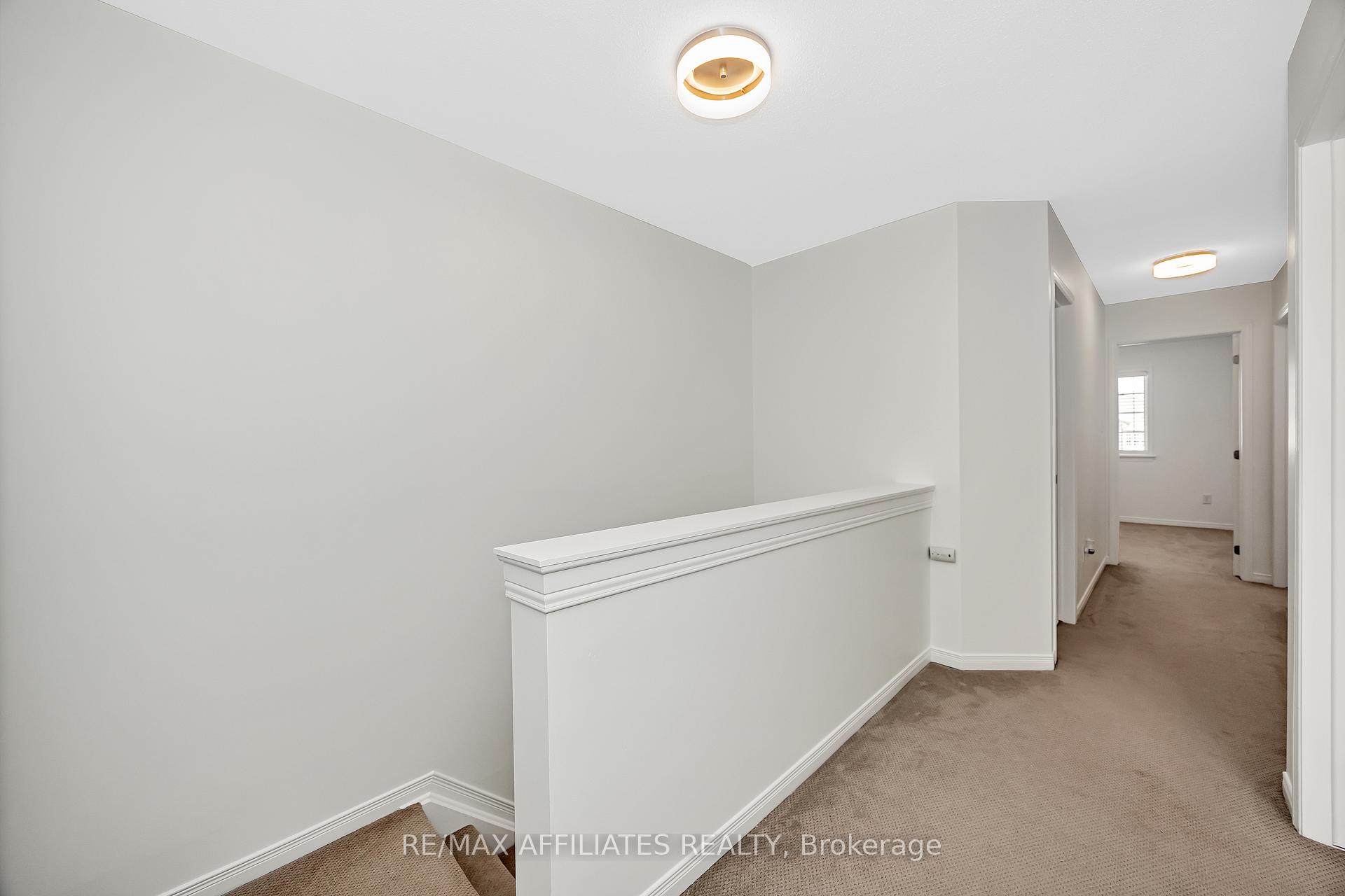 Photo 15 of 17 Kirkstone Private, Ottawa, Barrhaven - Stonebridge — HOMEH