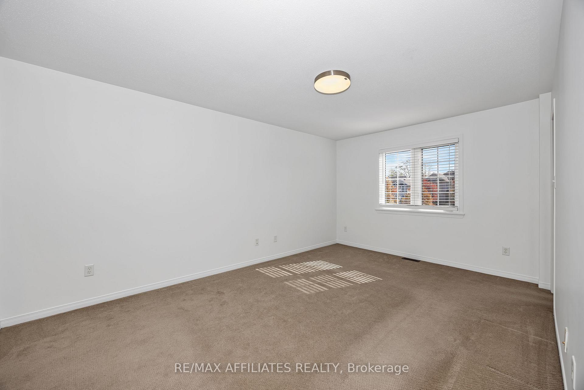 Photo 16 of 17 Kirkstone Private, Ottawa, Barrhaven - Stonebridge — HOMEH