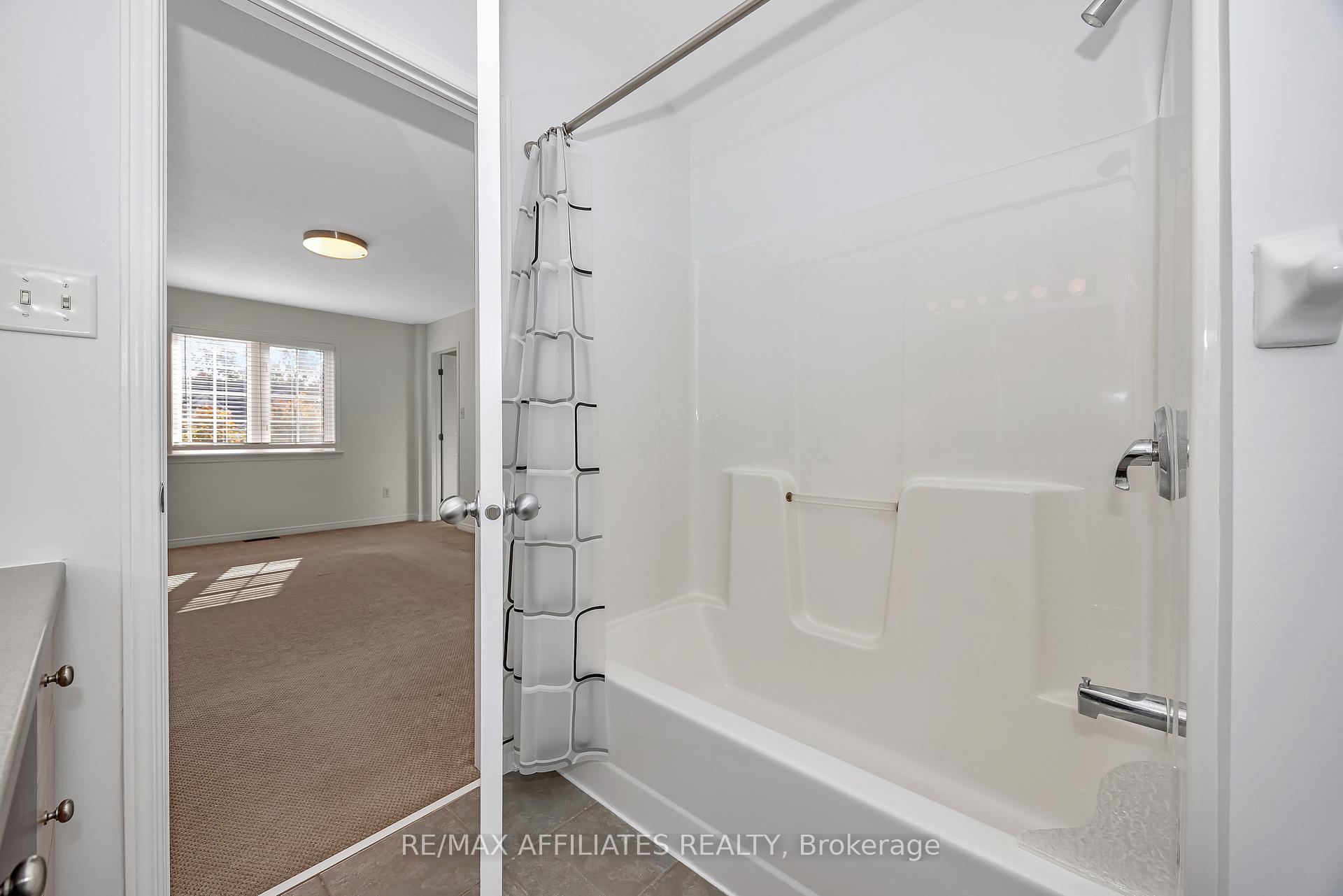Photo 26 of 17 Kirkstone Private, Ottawa, Barrhaven - Stonebridge — HOMEH