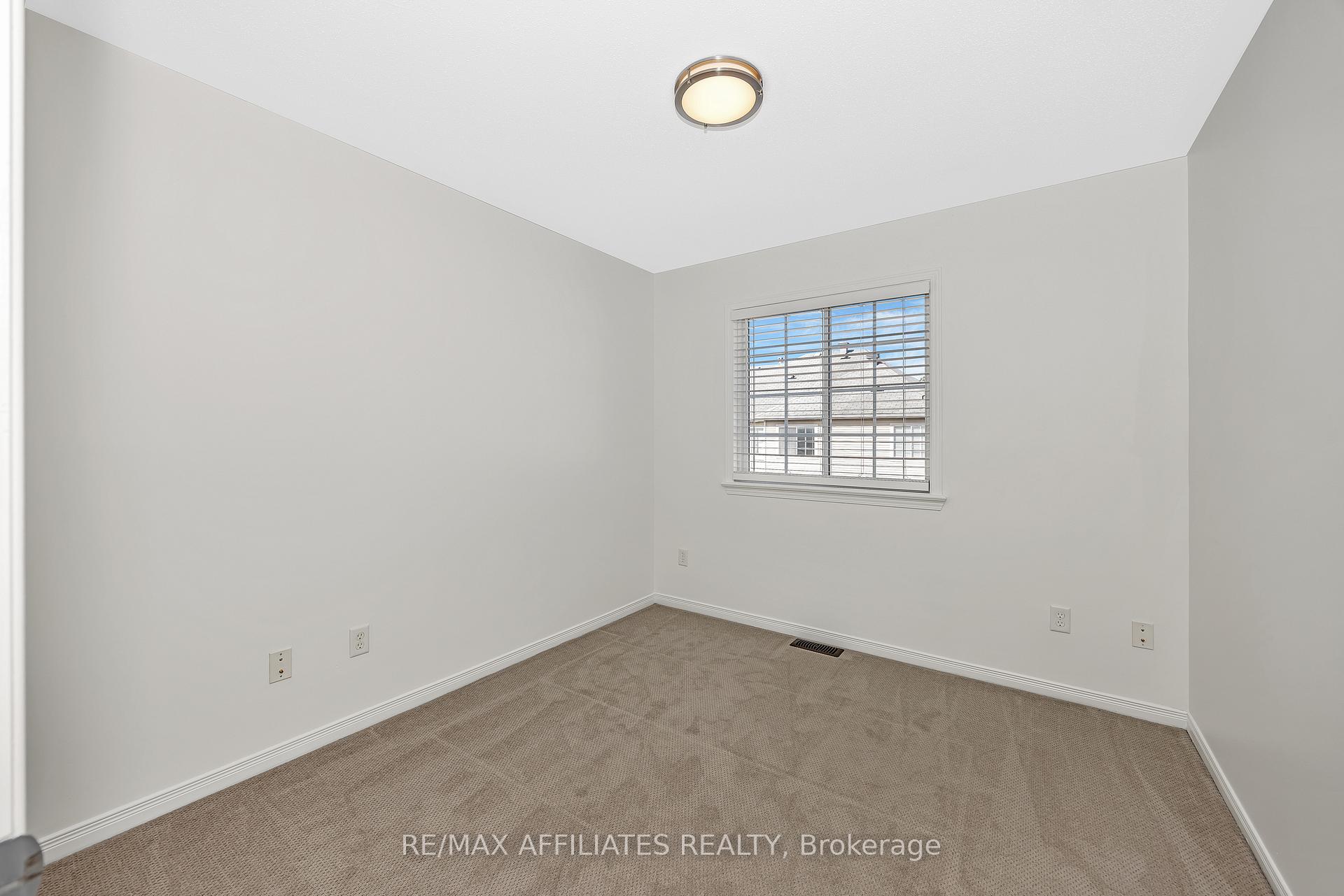 Photo 19 of 17 Kirkstone Private, Ottawa, Barrhaven - Stonebridge — HOMEH