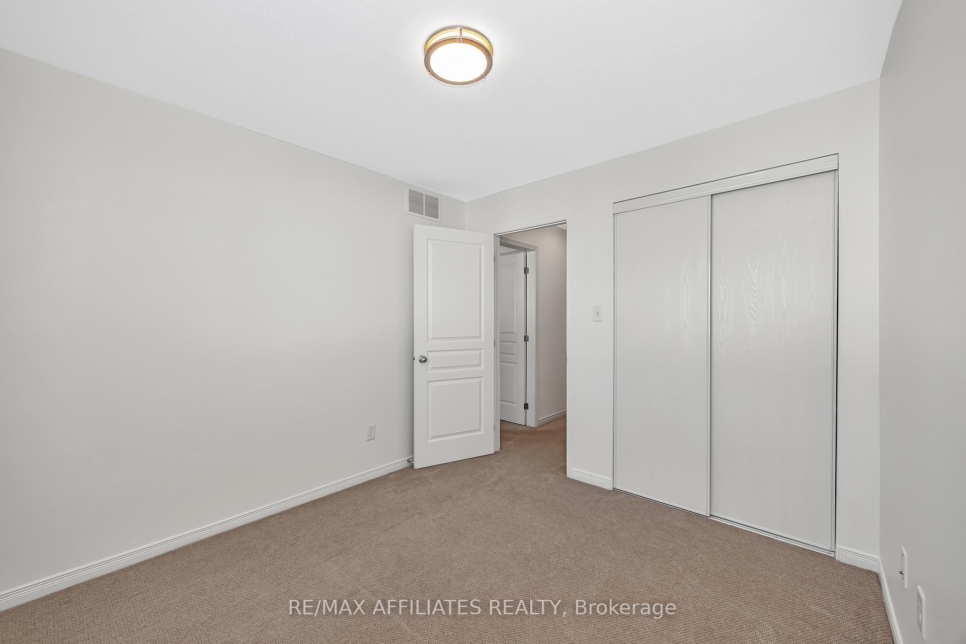 Photo 23 of 17 Kirkstone Private, Ottawa, Barrhaven - Stonebridge — HOMEH