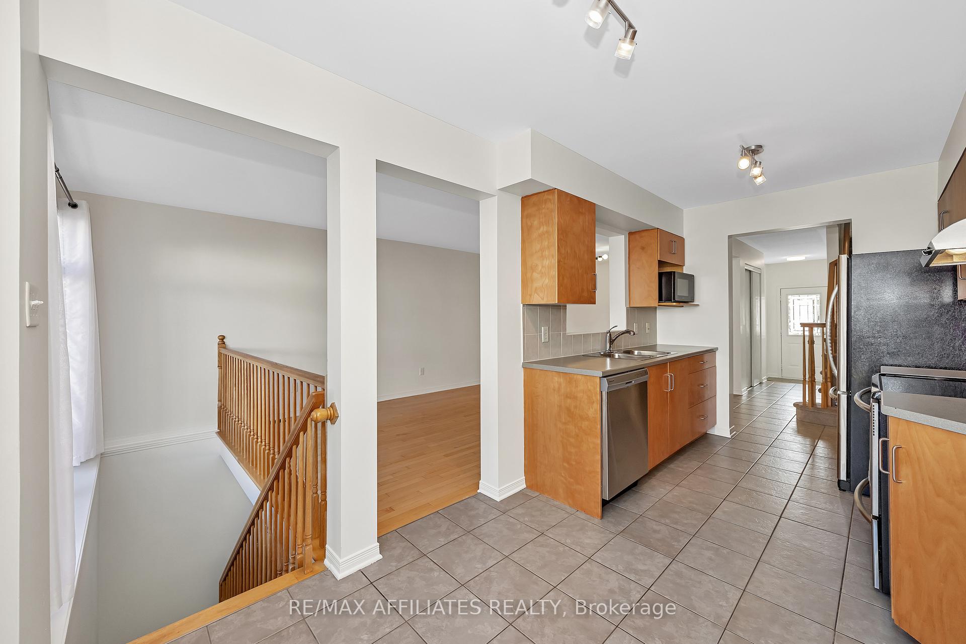 Photo 24 of 17 Kirkstone Private, Ottawa, Barrhaven - Stonebridge — HOMEH