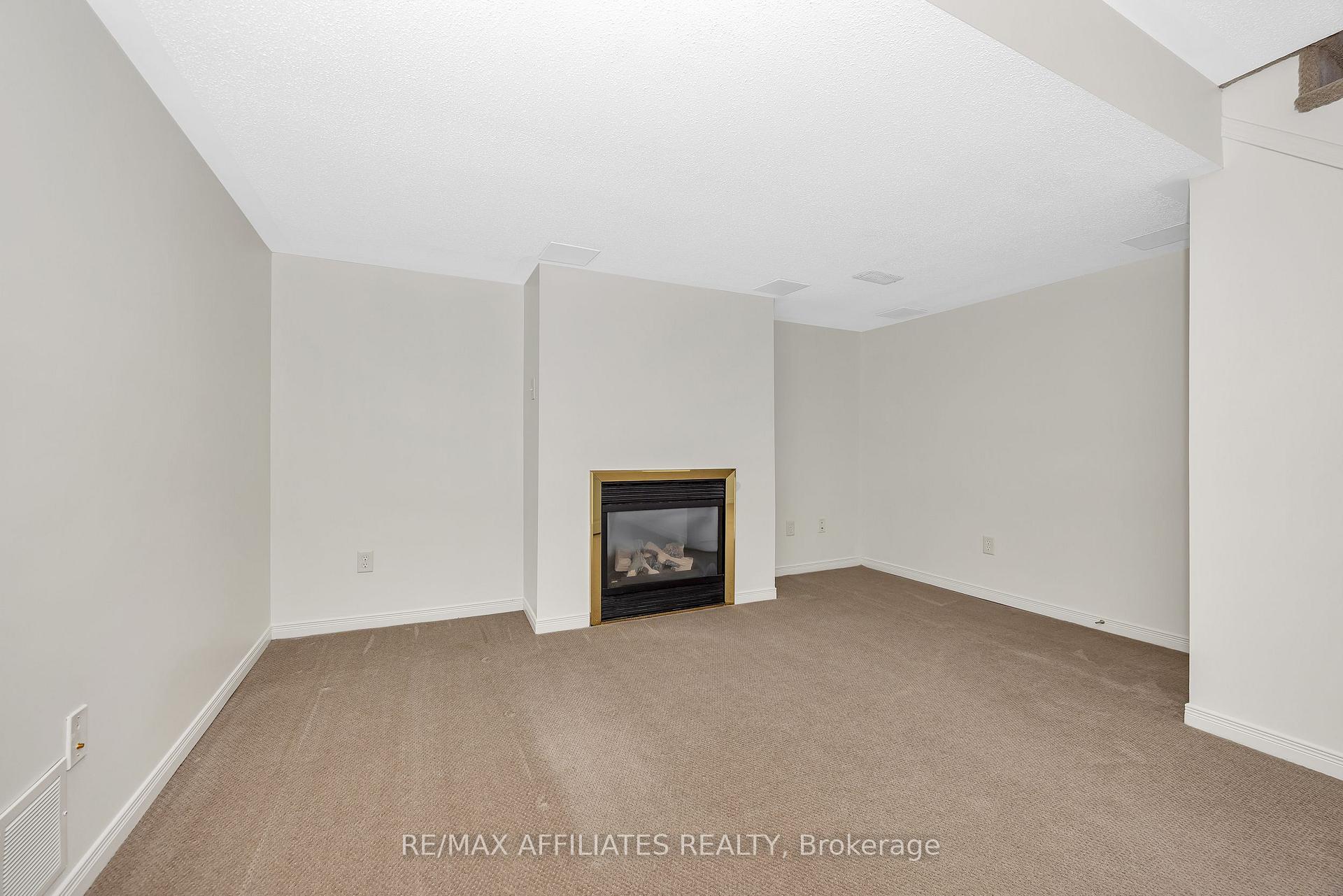 Photo 37 of 17 Kirkstone Private, Ottawa, Barrhaven - Stonebridge — HOMEH