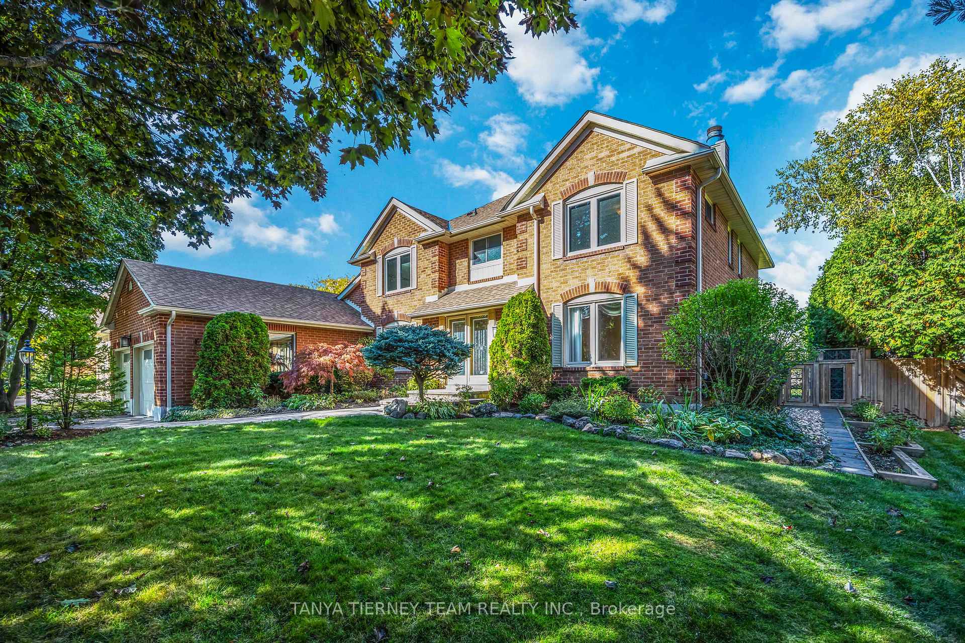 Photo 1 of 6 Lyndhurst Crescent, Whitby, Williamsburg — HOMEH