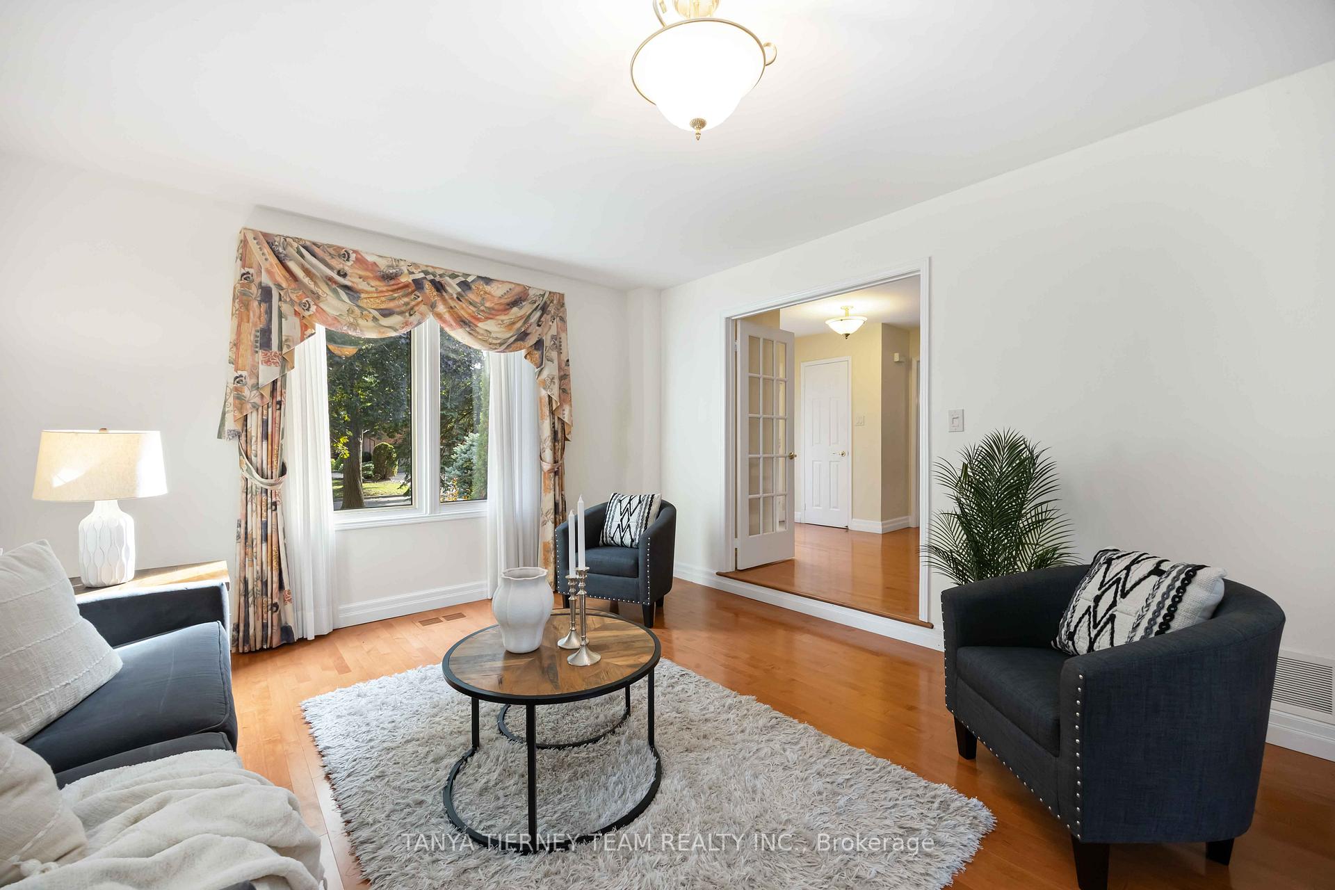 Photo 8 of 6 Lyndhurst Crescent, Whitby, Williamsburg — HOMEH