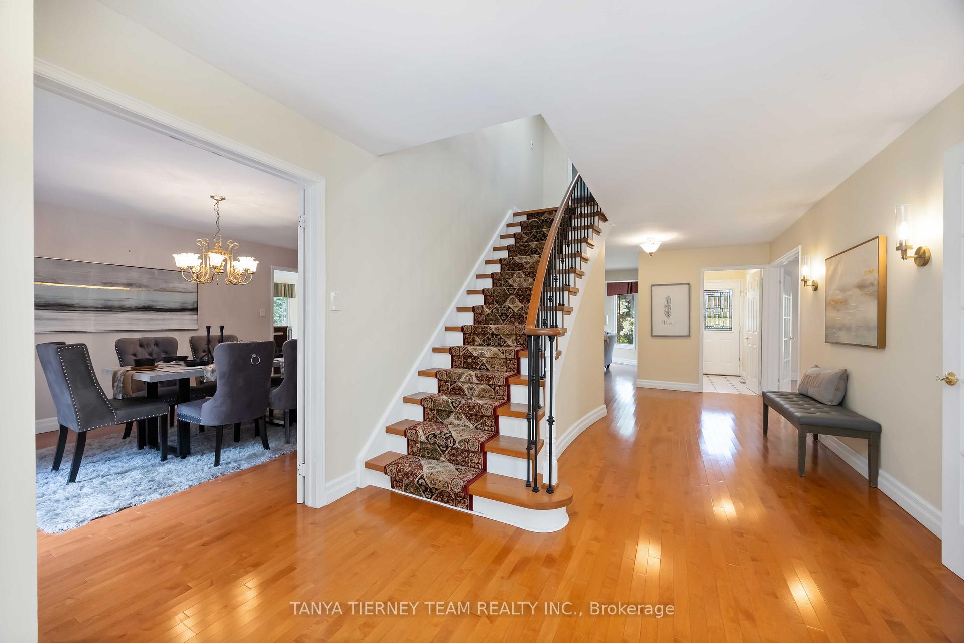 Photo 11 of 6 Lyndhurst Crescent, Whitby, Williamsburg — HOMEH