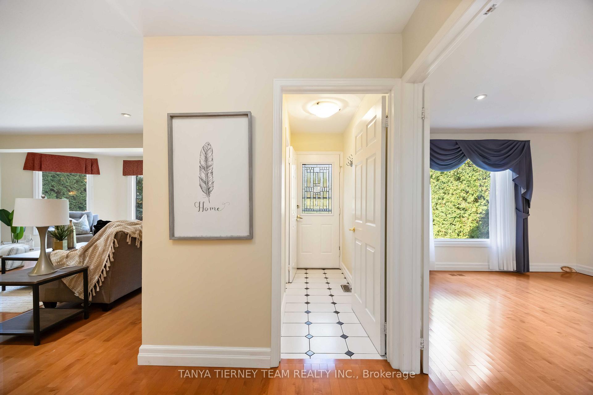 Photo 12 of 6 Lyndhurst Crescent, Whitby, Williamsburg — HOMEH
