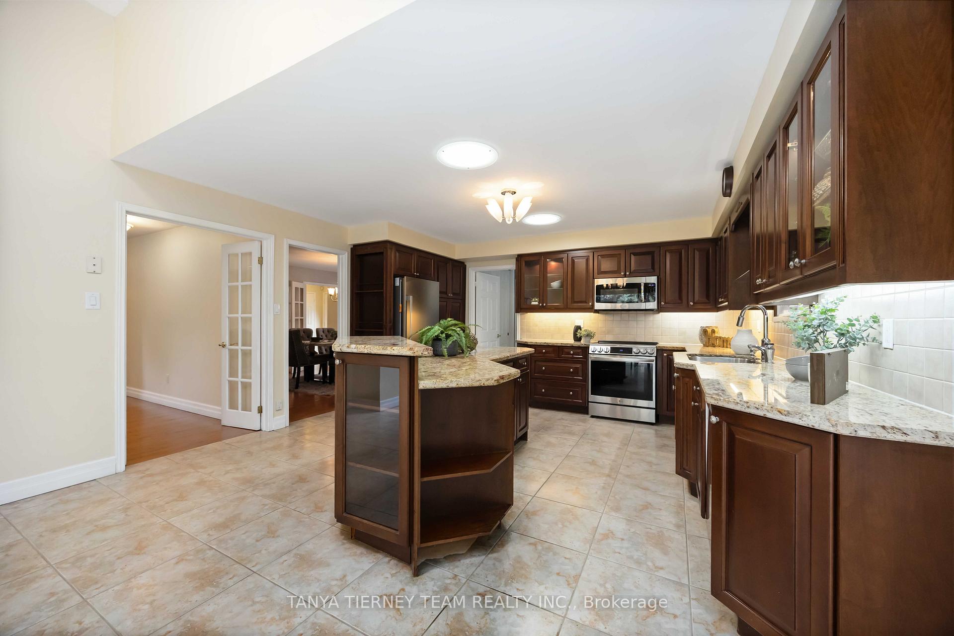 Photo 16 of 6 Lyndhurst Crescent, Whitby, Williamsburg — HOMEH