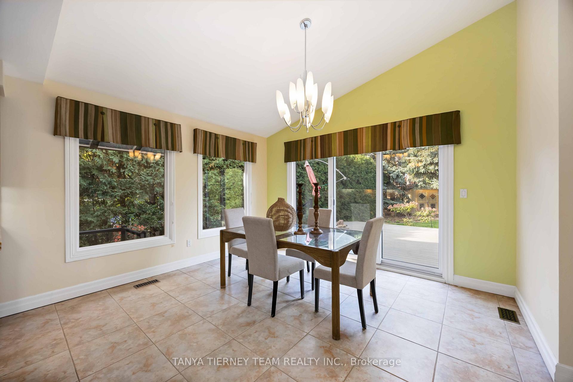 Photo 20 of 6 Lyndhurst Crescent, Whitby, Williamsburg — HOMEH