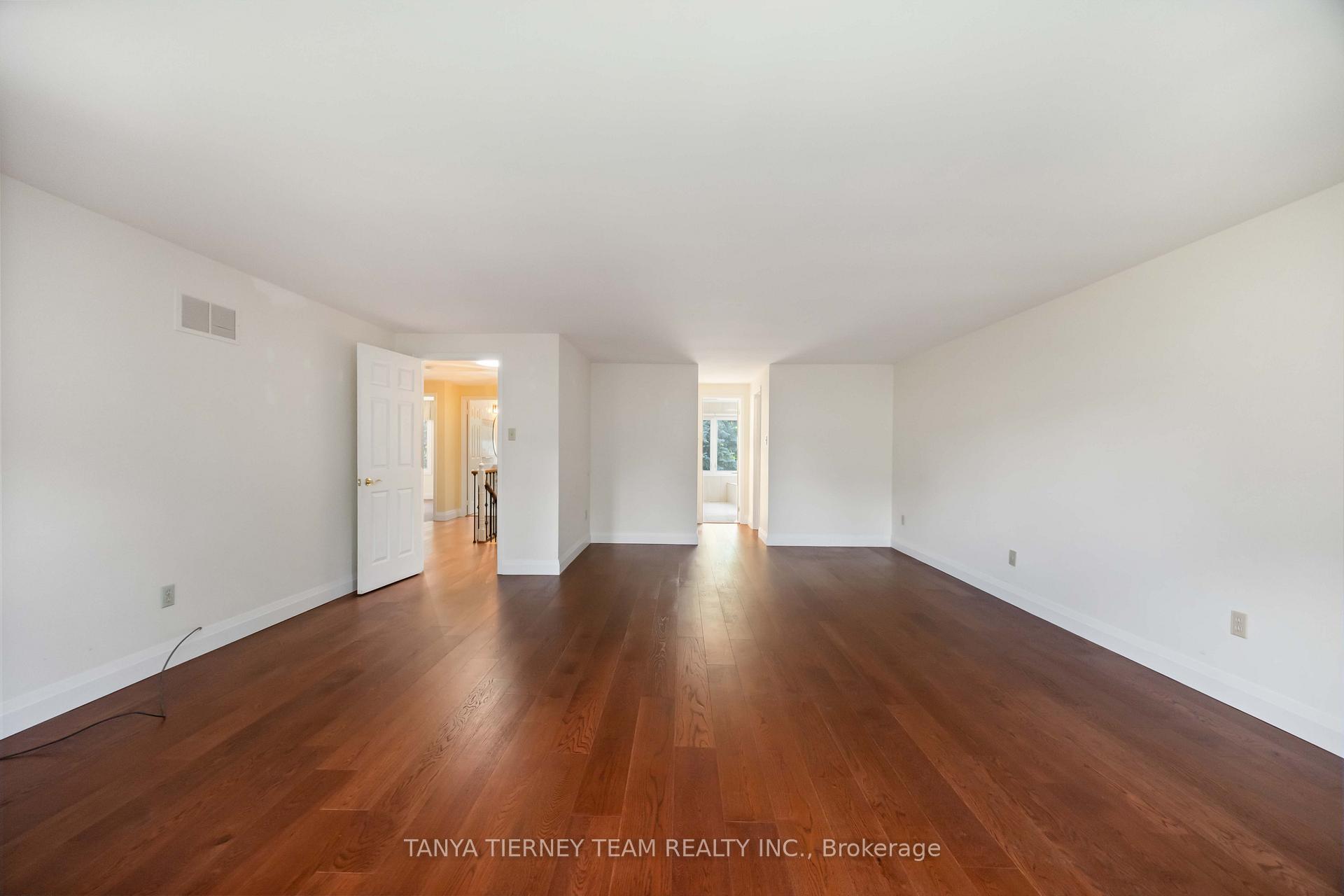Photo 27 of 6 Lyndhurst Crescent, Whitby, Williamsburg — HOMEH