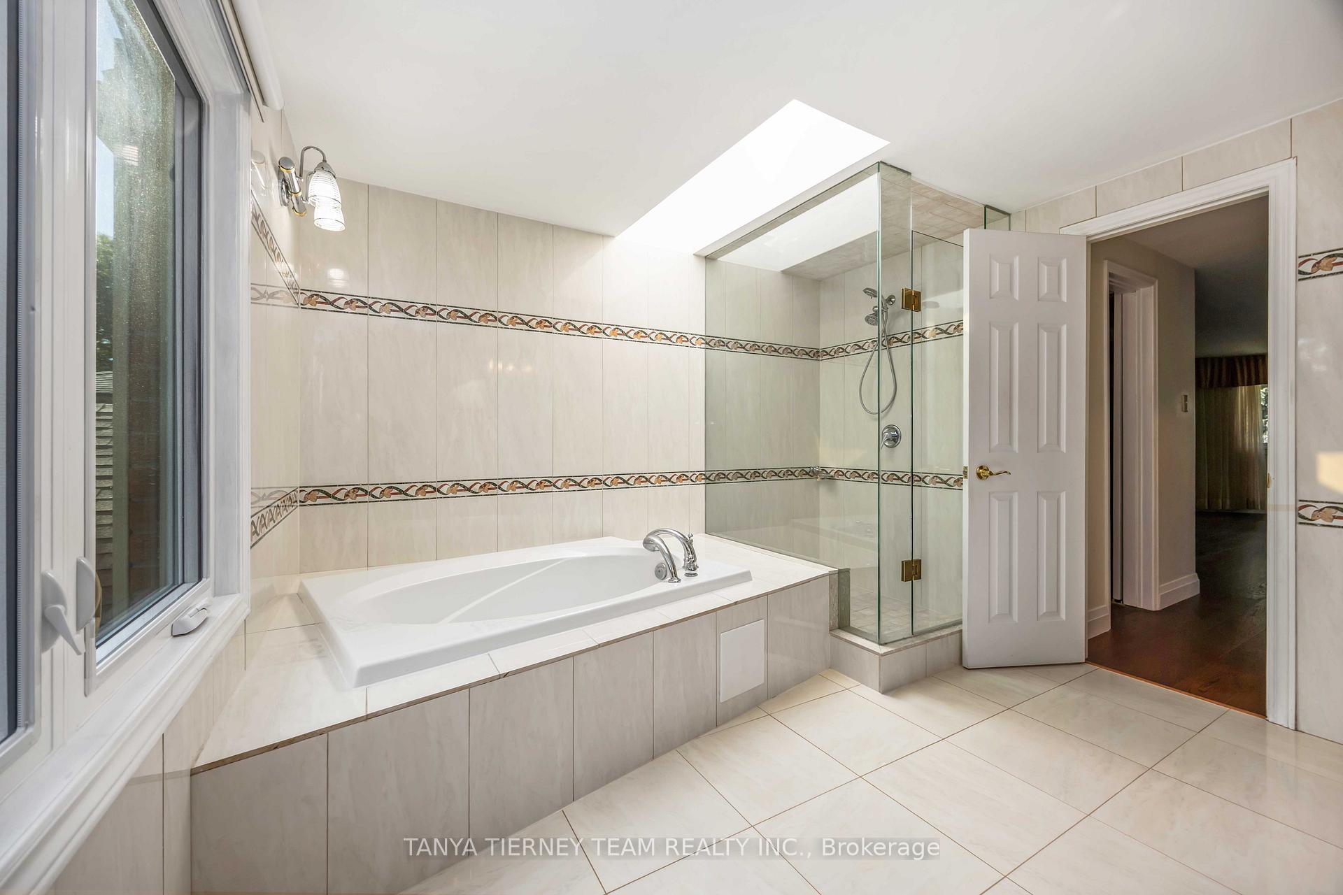 Photo 30 of 6 Lyndhurst Crescent, Whitby, Williamsburg — HOMEH