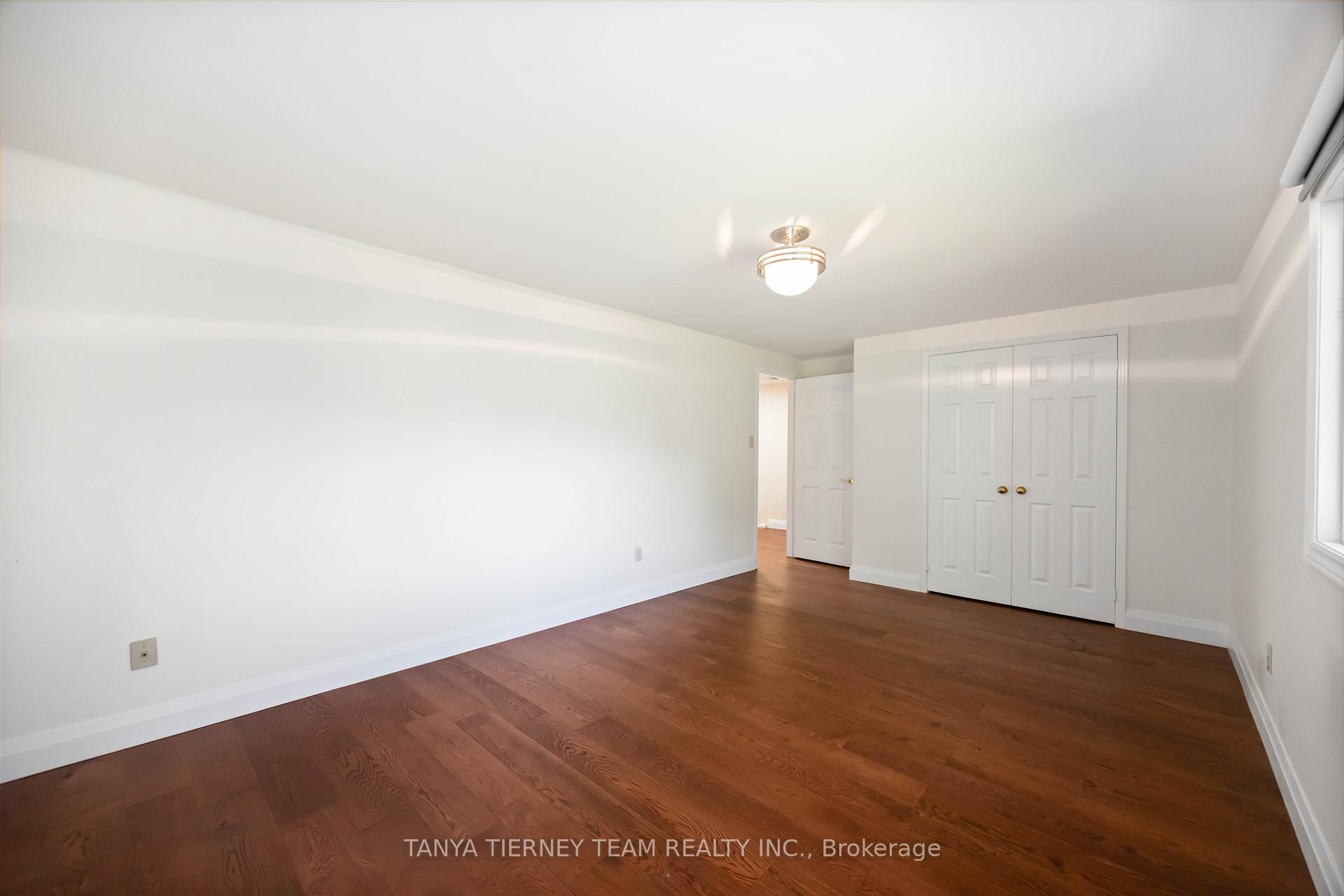 Photo 32 of 6 Lyndhurst Crescent, Whitby, Williamsburg — HOMEH