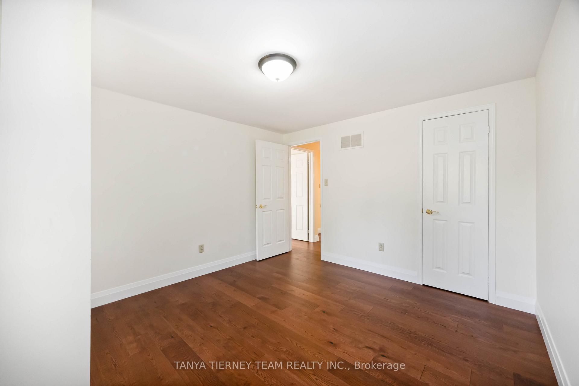 Photo 34 of 6 Lyndhurst Crescent, Whitby, Williamsburg — HOMEH