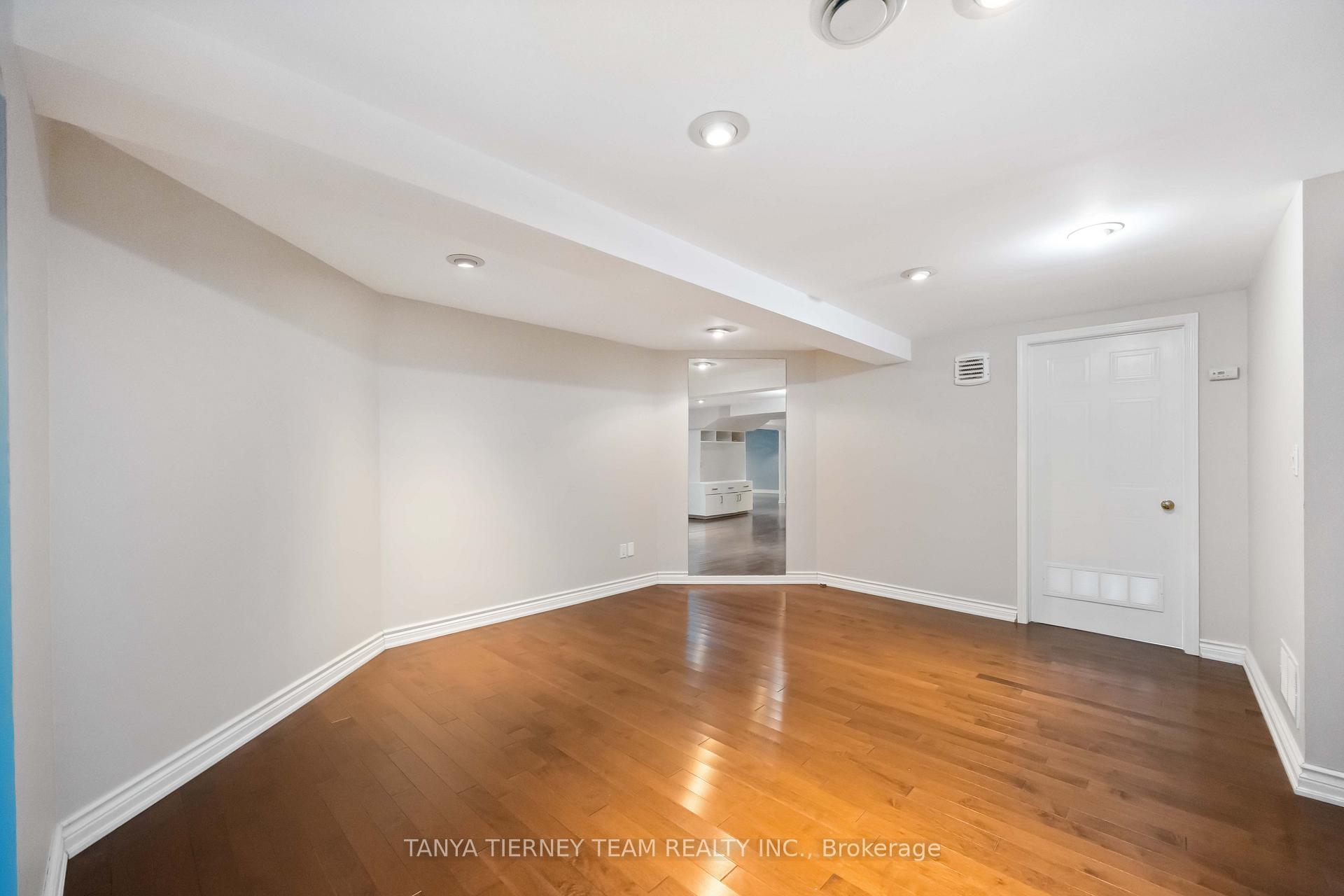 Photo 41 of 6 Lyndhurst Crescent, Whitby, Williamsburg — HOMEH