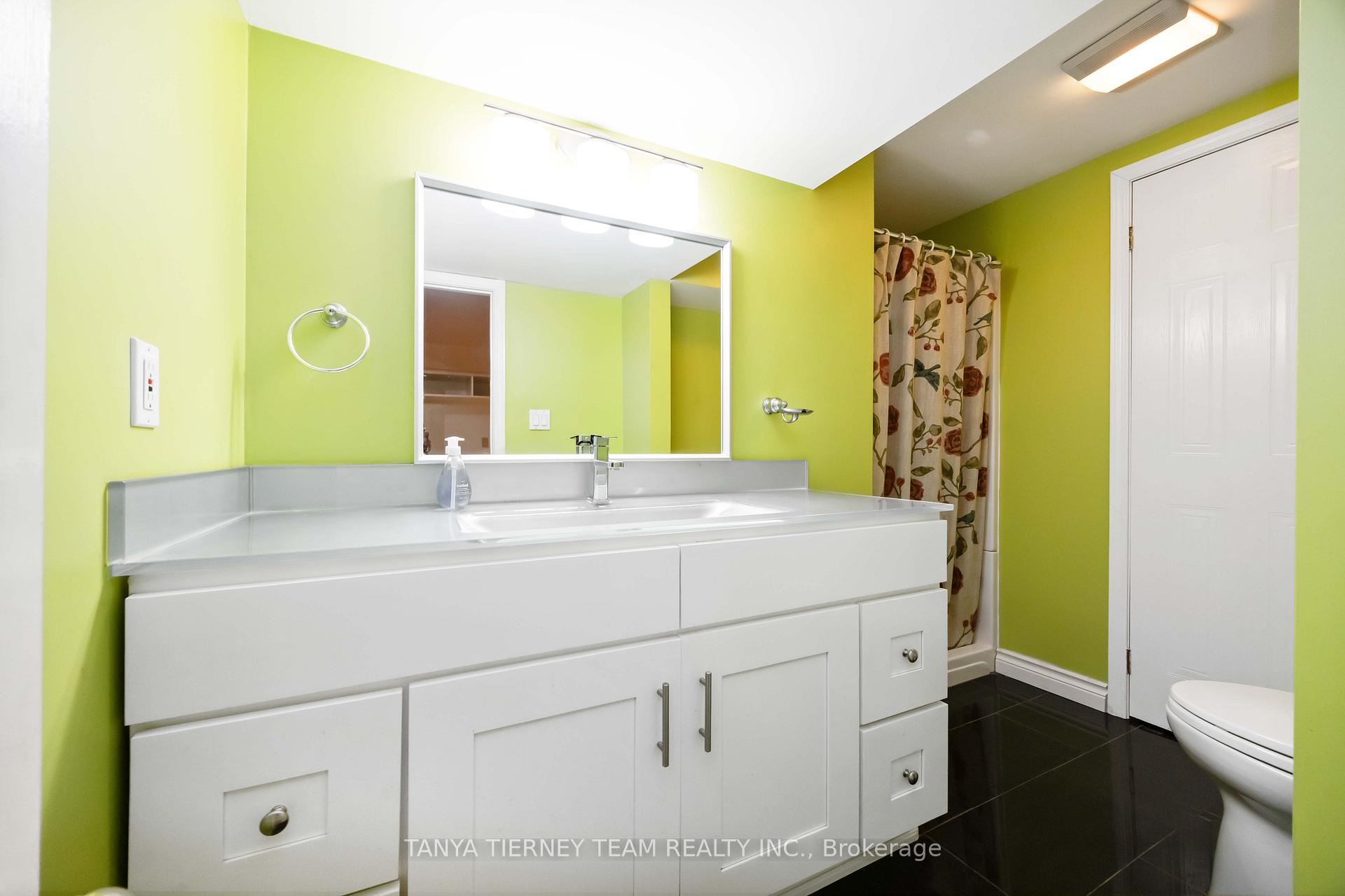 Photo 43 of 6 Lyndhurst Crescent, Whitby, Williamsburg — HOMEH