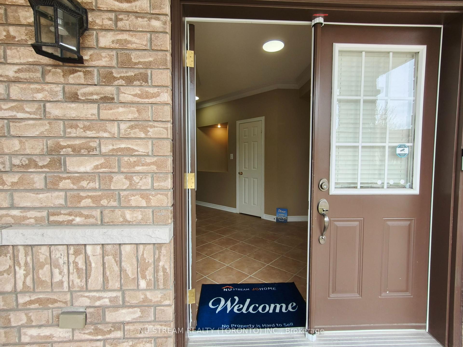 Photo 2 of 279 Twin Hills Crescent, Vaughan, Vellore Village — HOMEH