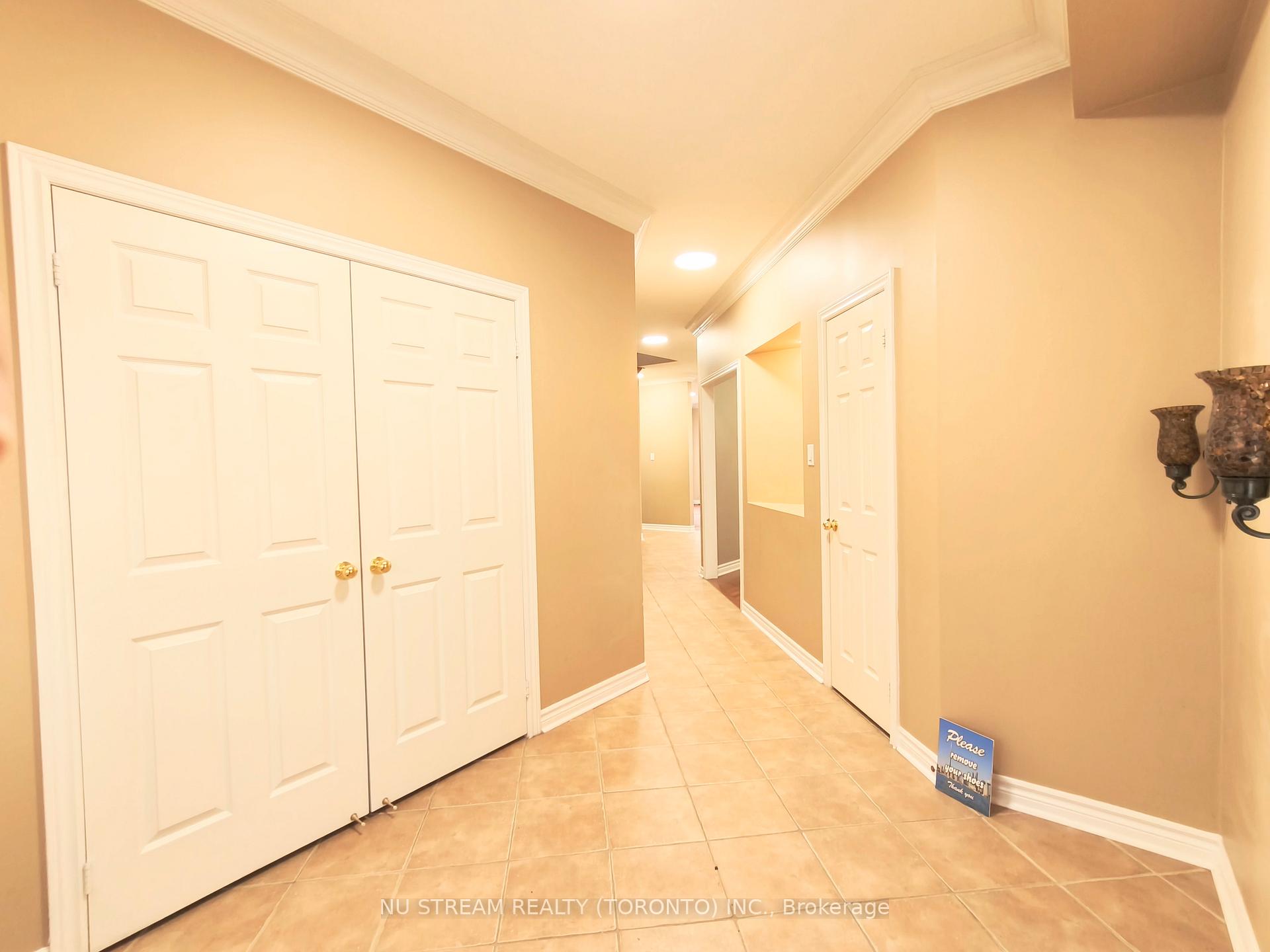 Photo 3 of 279 Twin Hills Crescent, Vaughan, Vellore Village — HOMEH