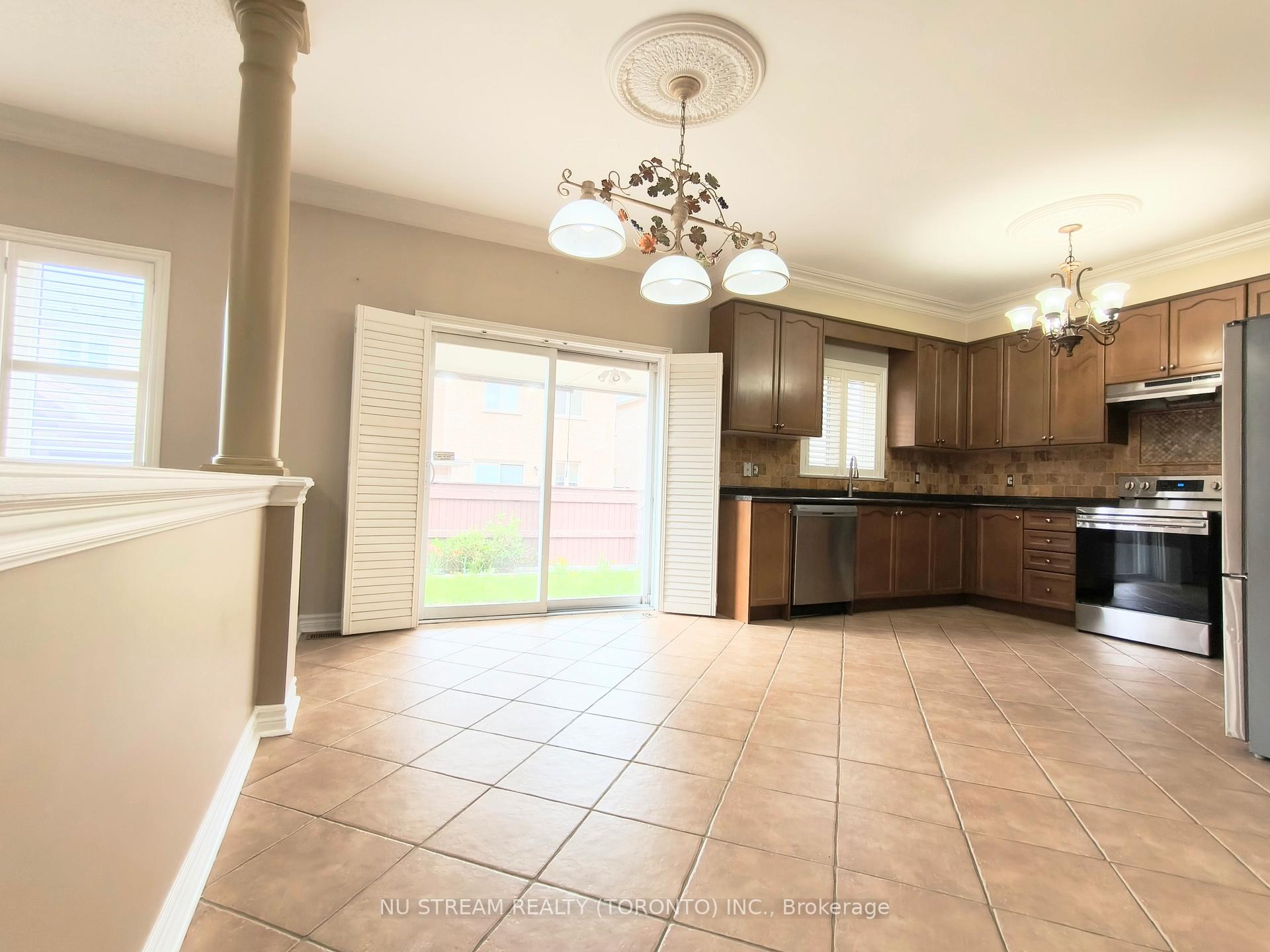Photo 4 of 279 Twin Hills Crescent, Vaughan, Vellore Village — HOMEH