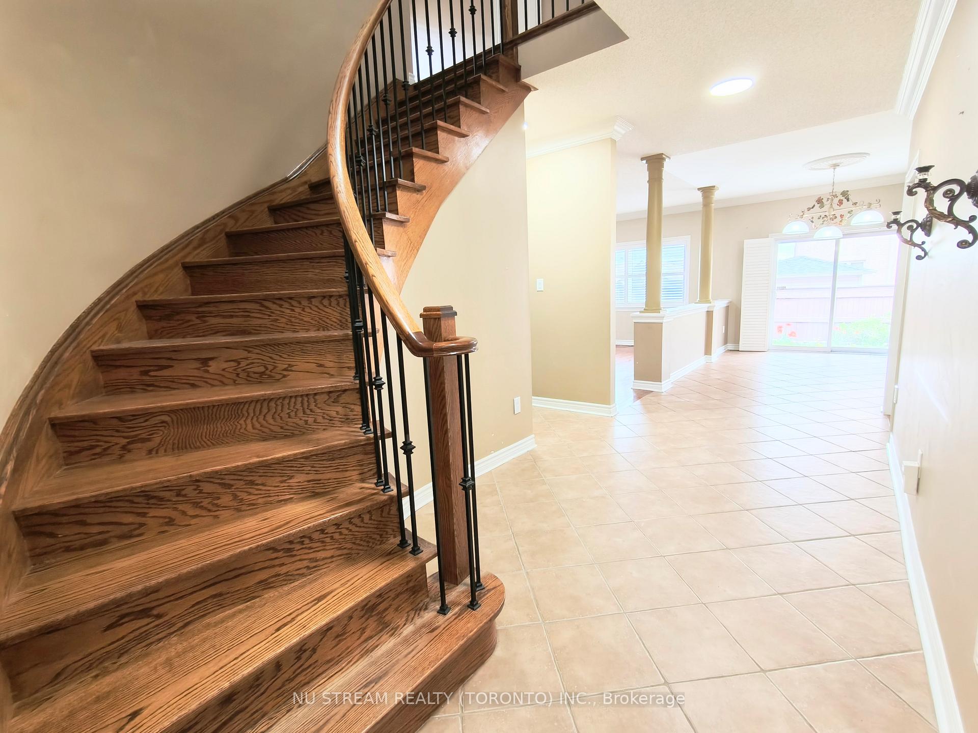 Photo 8 of 279 Twin Hills Crescent, Vaughan, Vellore Village — HOMEH