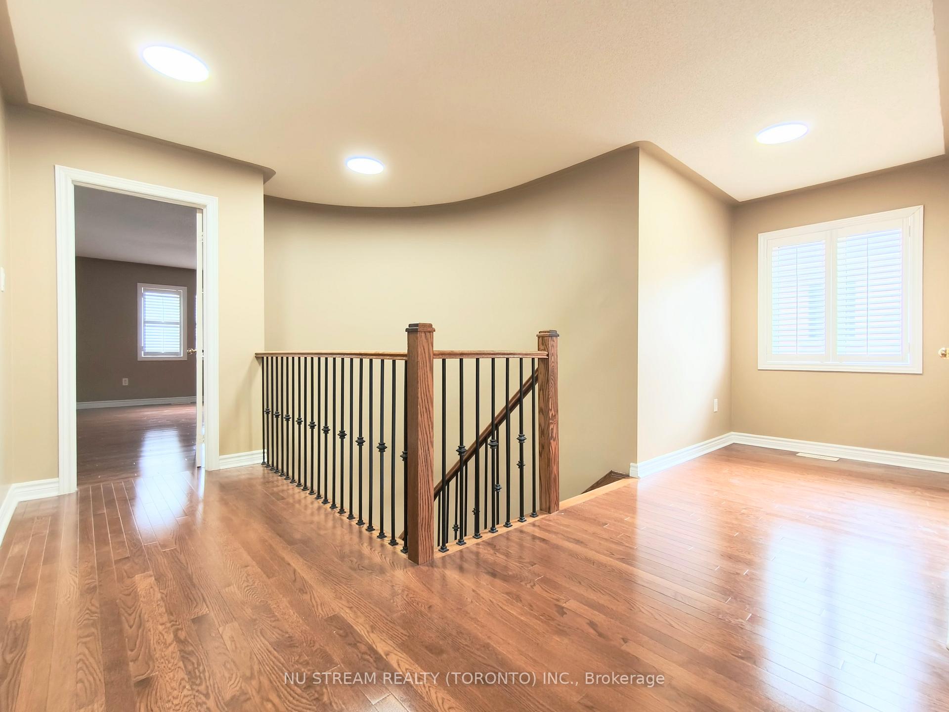 Photo 9 of 279 Twin Hills Crescent, Vaughan, Vellore Village — HOMEH