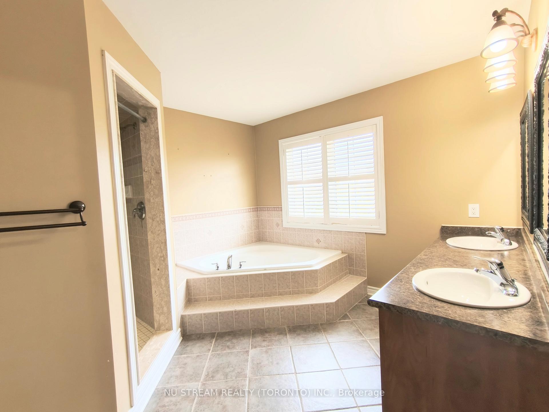 Photo 12 of 279 Twin Hills Crescent, Vaughan, Vellore Village — HOMEH