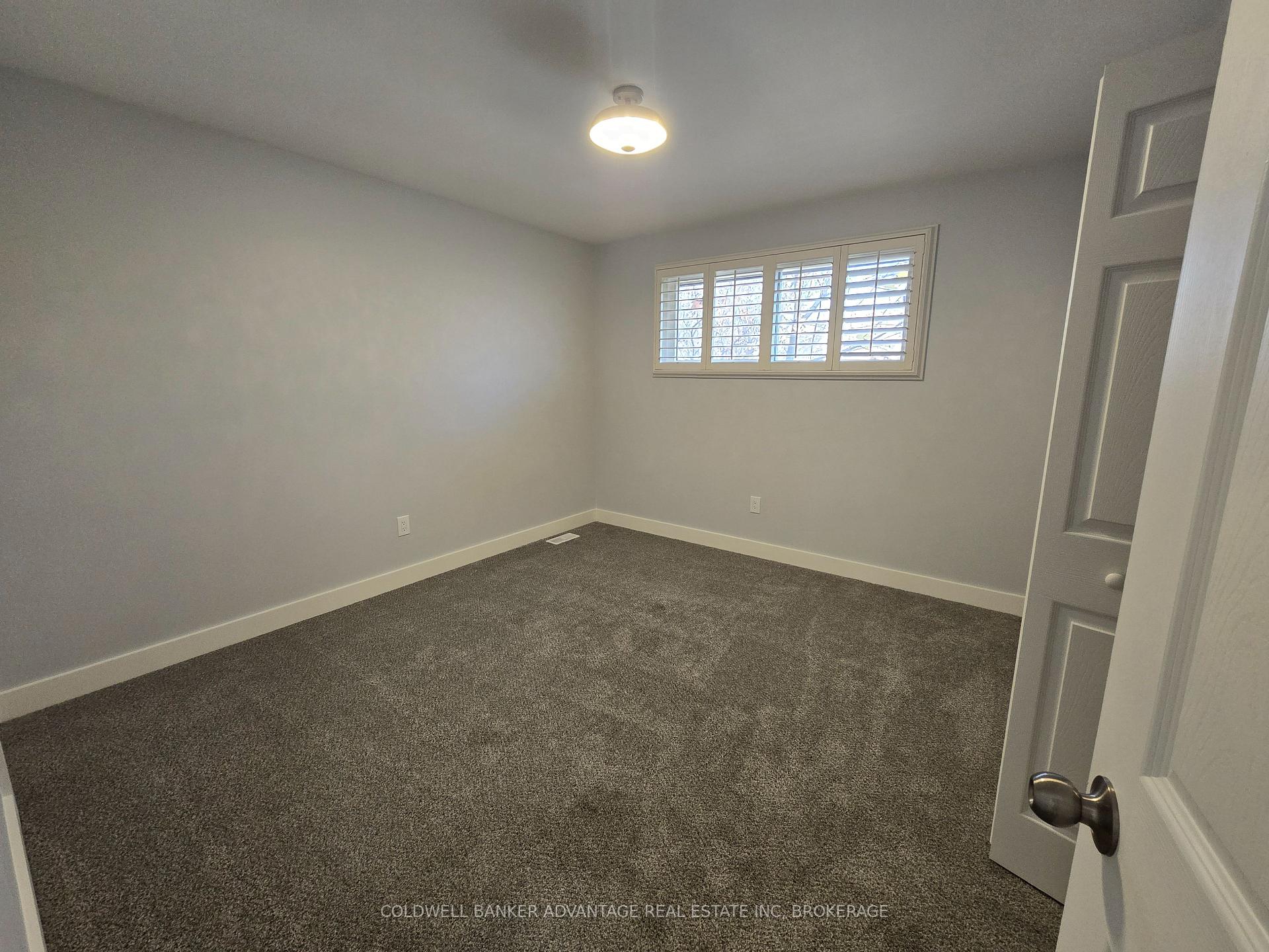 Photo 7 of 124 Royal Oak Drive N, Welland, N. Welland — HOMEH