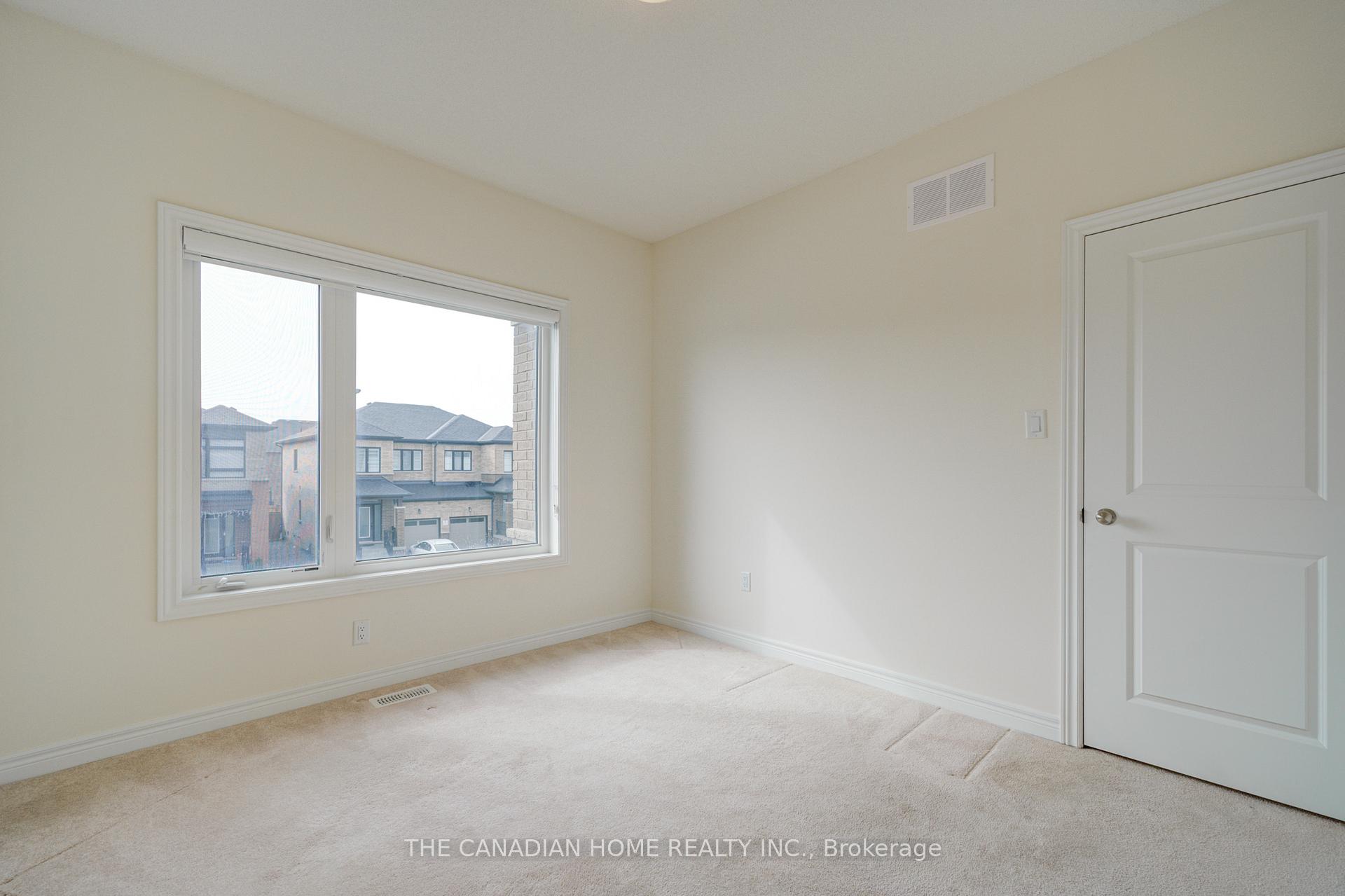 Photo 35 of 10 Conarty Crescent, Whitby, Williamsburg — HOMEH