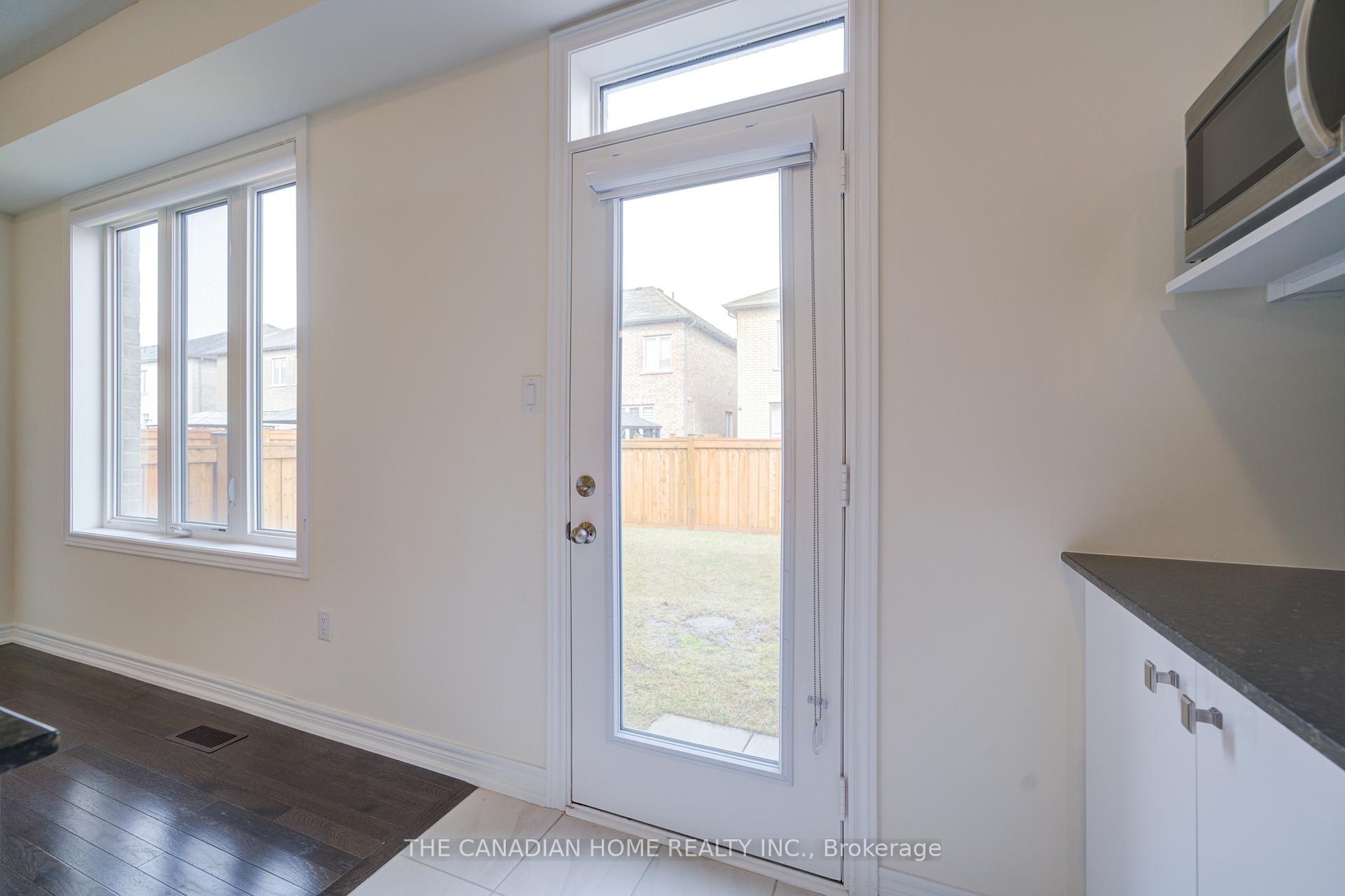 Photo 38 of 10 Conarty Crescent, Whitby, Williamsburg — HOMEH