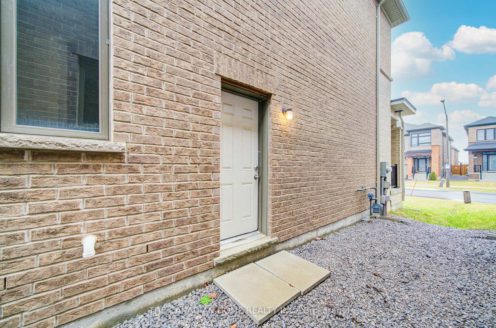 Photo 41 of 10 Conarty Crescent, Whitby, Williamsburg — HOMEH